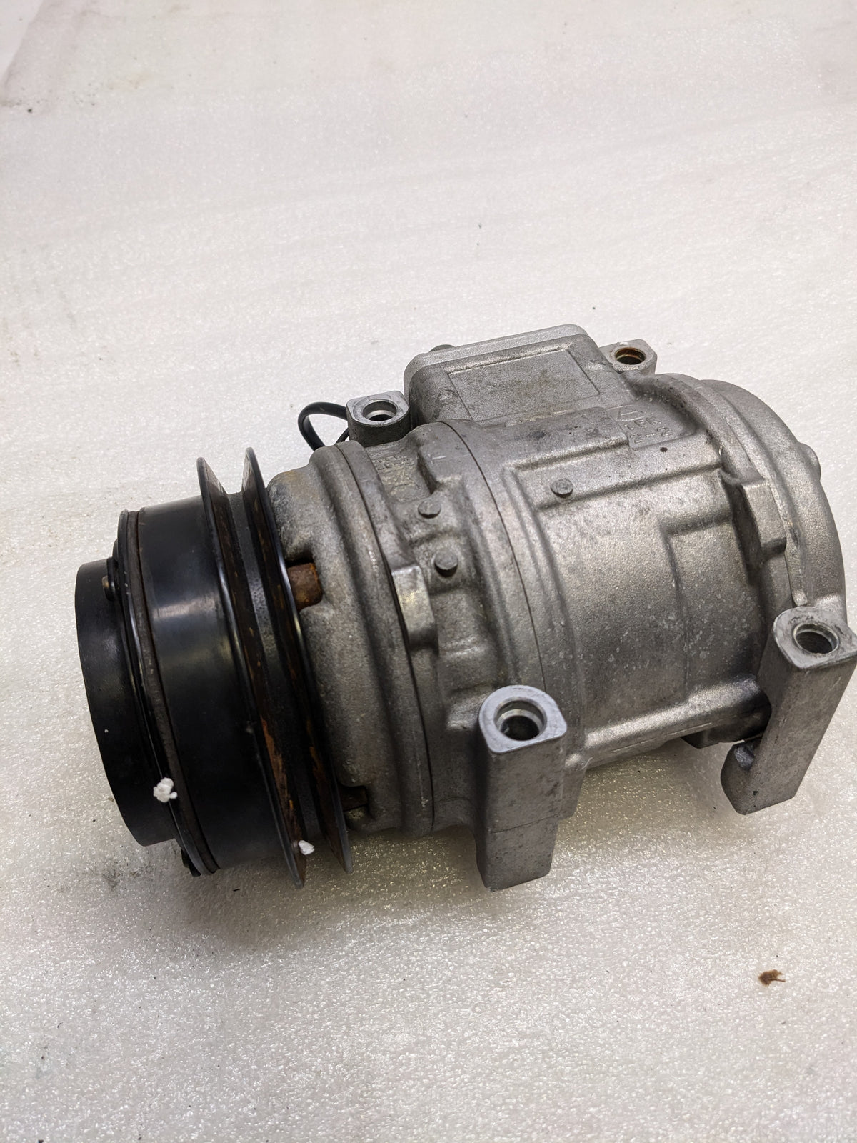 DENSO 471-1130 COMPRESSOR W/ CLUTCH FOR 1993-1998 PORSCHE 911 R2-2