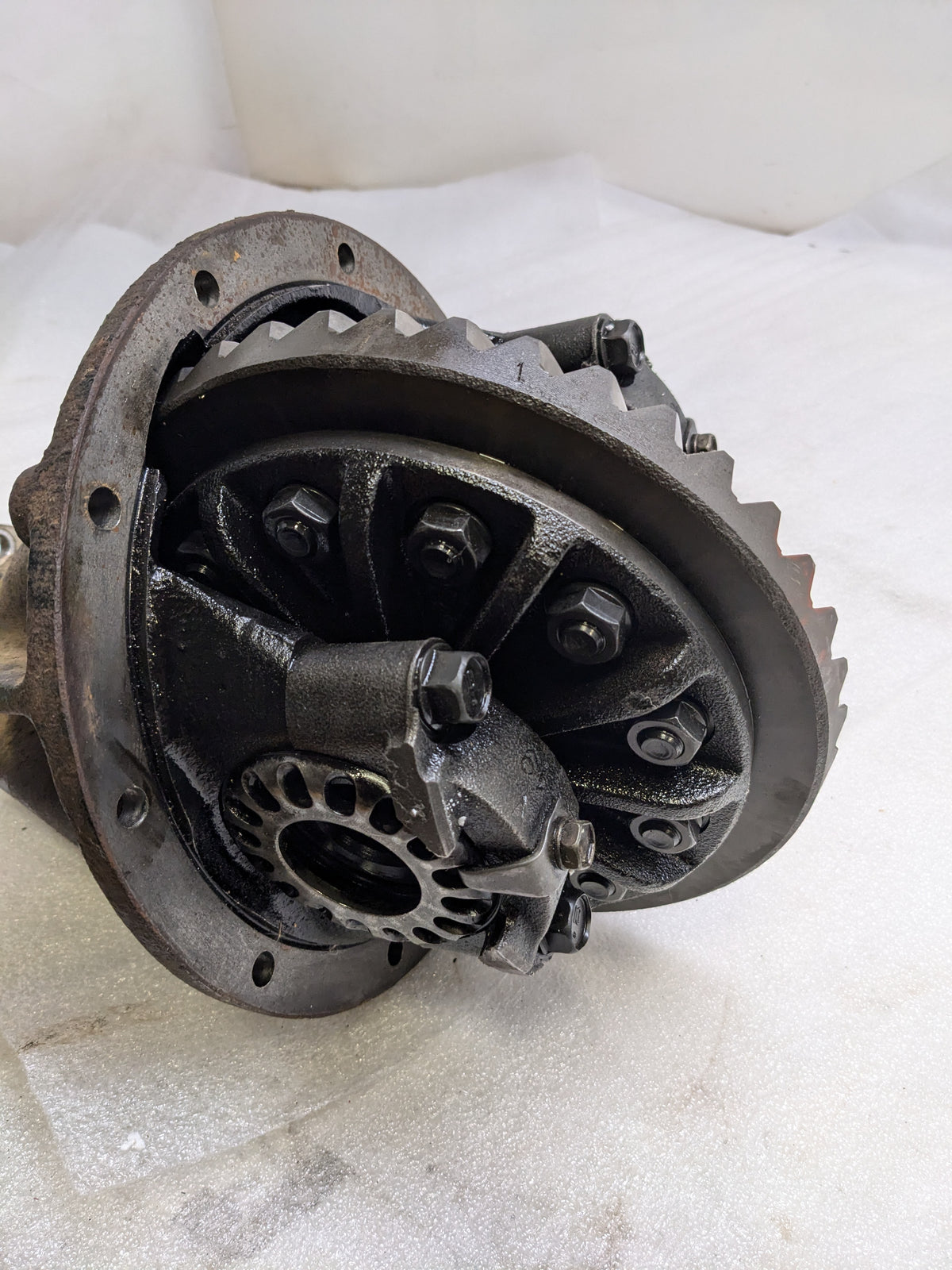 UNBRANDED DIFFERENTIAL 4.1 GEAR RATIO USED B2