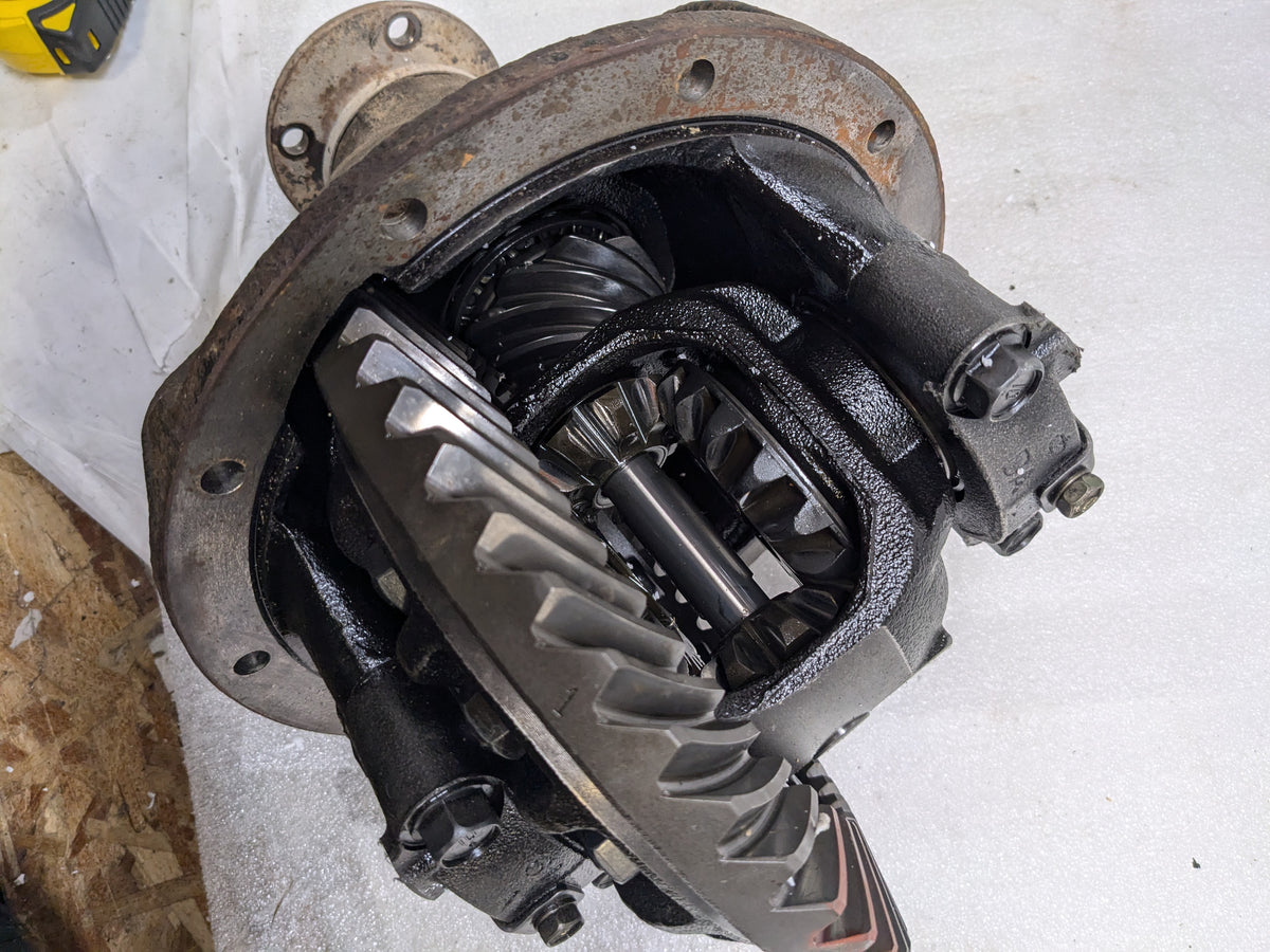 UNBRANDED DIFFERENTIAL 4.1 GEAR RATIO USED B2