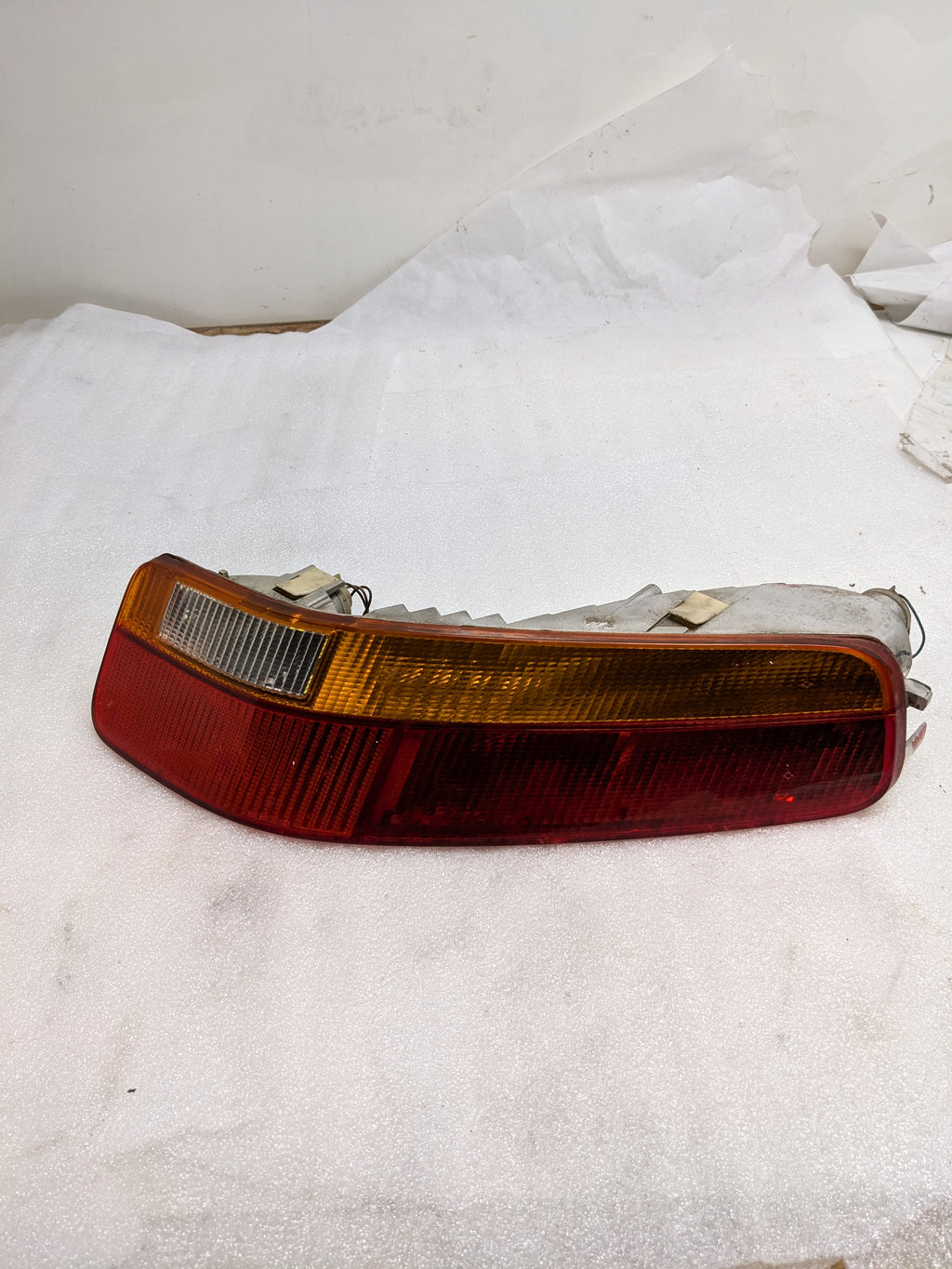 PORSCHE 92863148401 LENS AND HOUSING ASSEMBLY FOR 1987-1995 928 USED R11