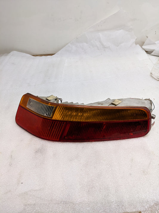 PORSCHE 92863148401 LENS AND HOUSING ASSEMBLY FOR 1987-1995 928 USED R11