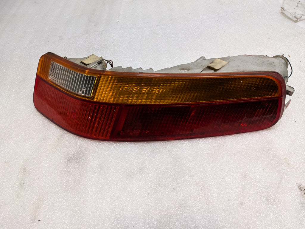 PORSCHE 92863148401 LENS AND HOUSING ASSEMBLY FOR 1987-1995 928 USED R11