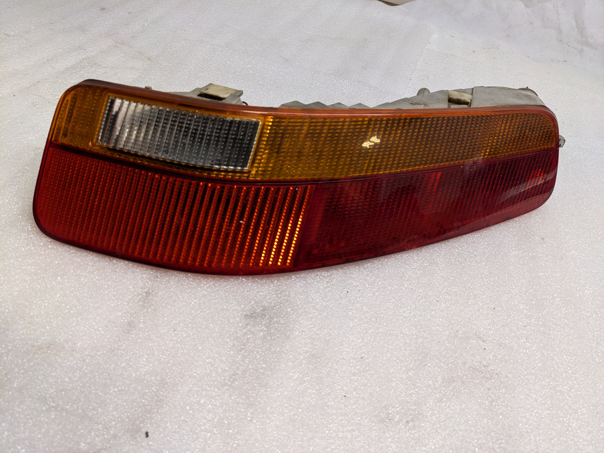 PORSCHE 92863148401 LENS AND HOUSING ASSEMBLY FOR 1987-1995 928 USED R11
