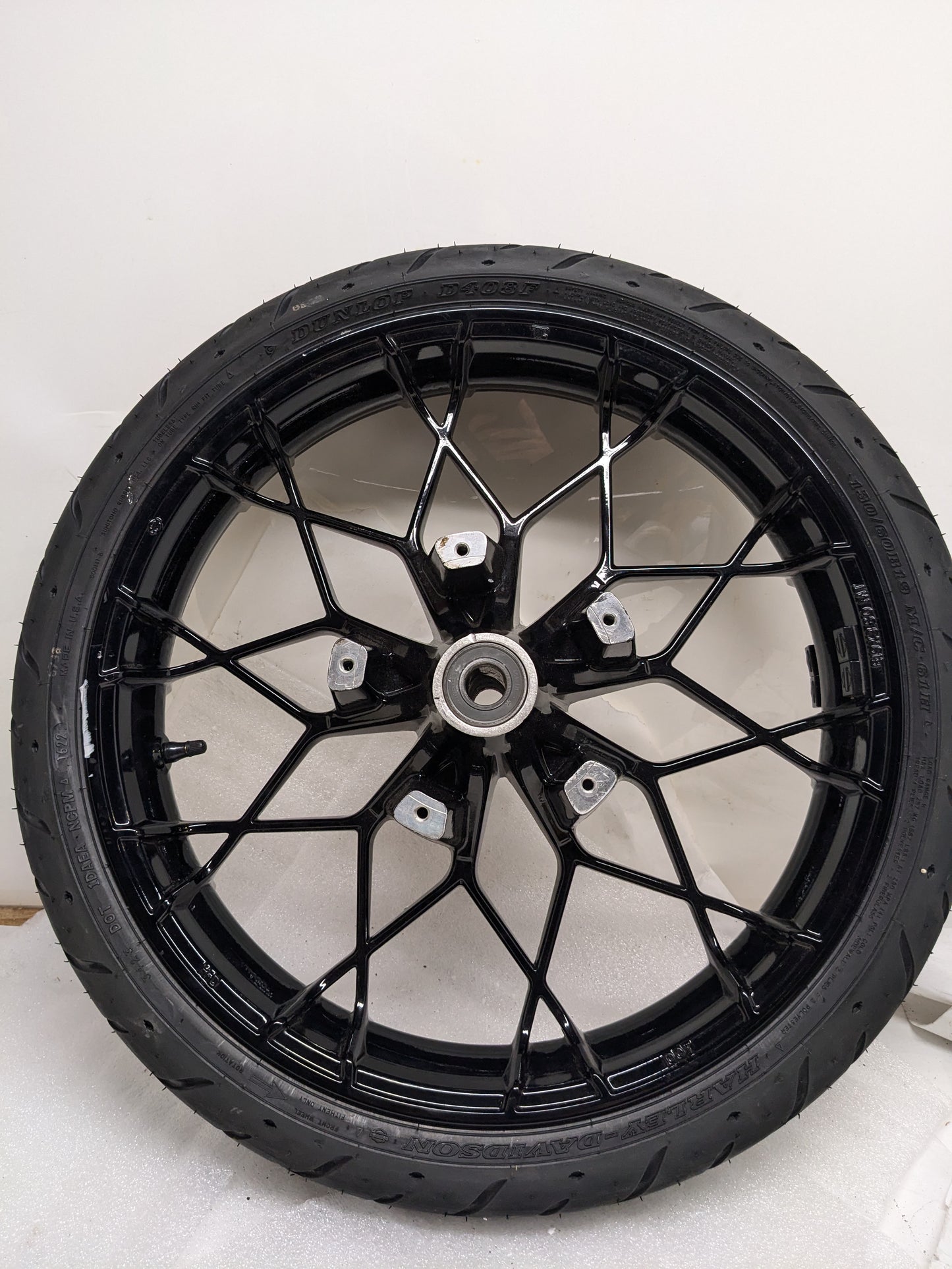 HARLEY DAVIDSON 43300673 H-D PRODIGY 19X3.5 INCHES FRONT WHEEL W/ DUNLOP 43100045 D408 130/60B19 FRONT TIRE NEW B2