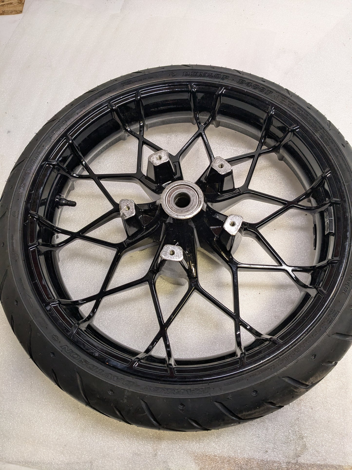 HARLEY DAVIDSON 43300673 H-D PRODIGY 19X3.5 INCHES FRONT WHEEL W/ DUNLOP 43100045 D408 130/60B19 FRONT TIRE NEW B2