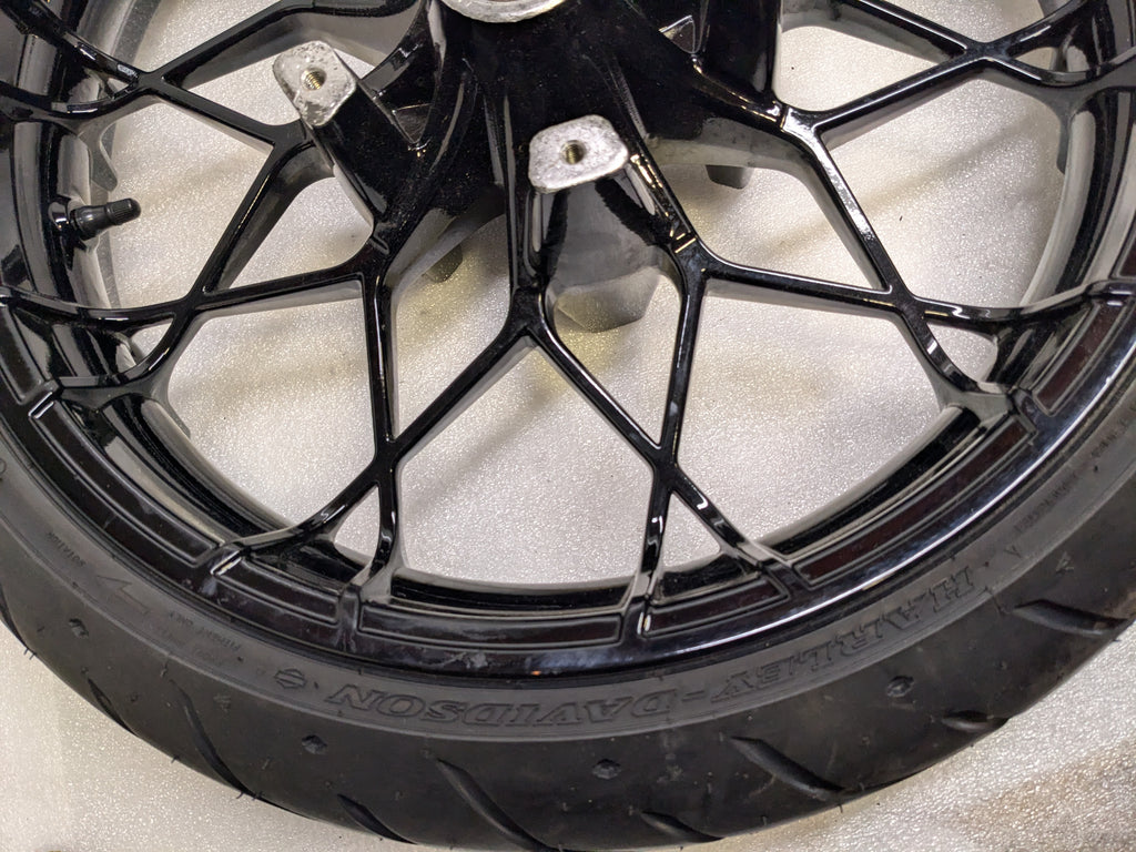 HARLEY DAVIDSON 43300673 H-D PRODIGY 19X3.5 INCHES FRONT WHEEL W/ DUNLOP 43100045 D408 130/60B19 FRONT TIRE NEW B2