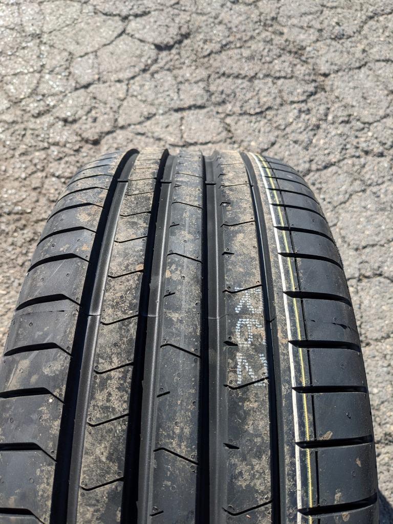 2 PIRELLI P ZERO PZ4 LUXURY (*) BMW RSC P 245 40 20 99Y XL TIRES 2979800
