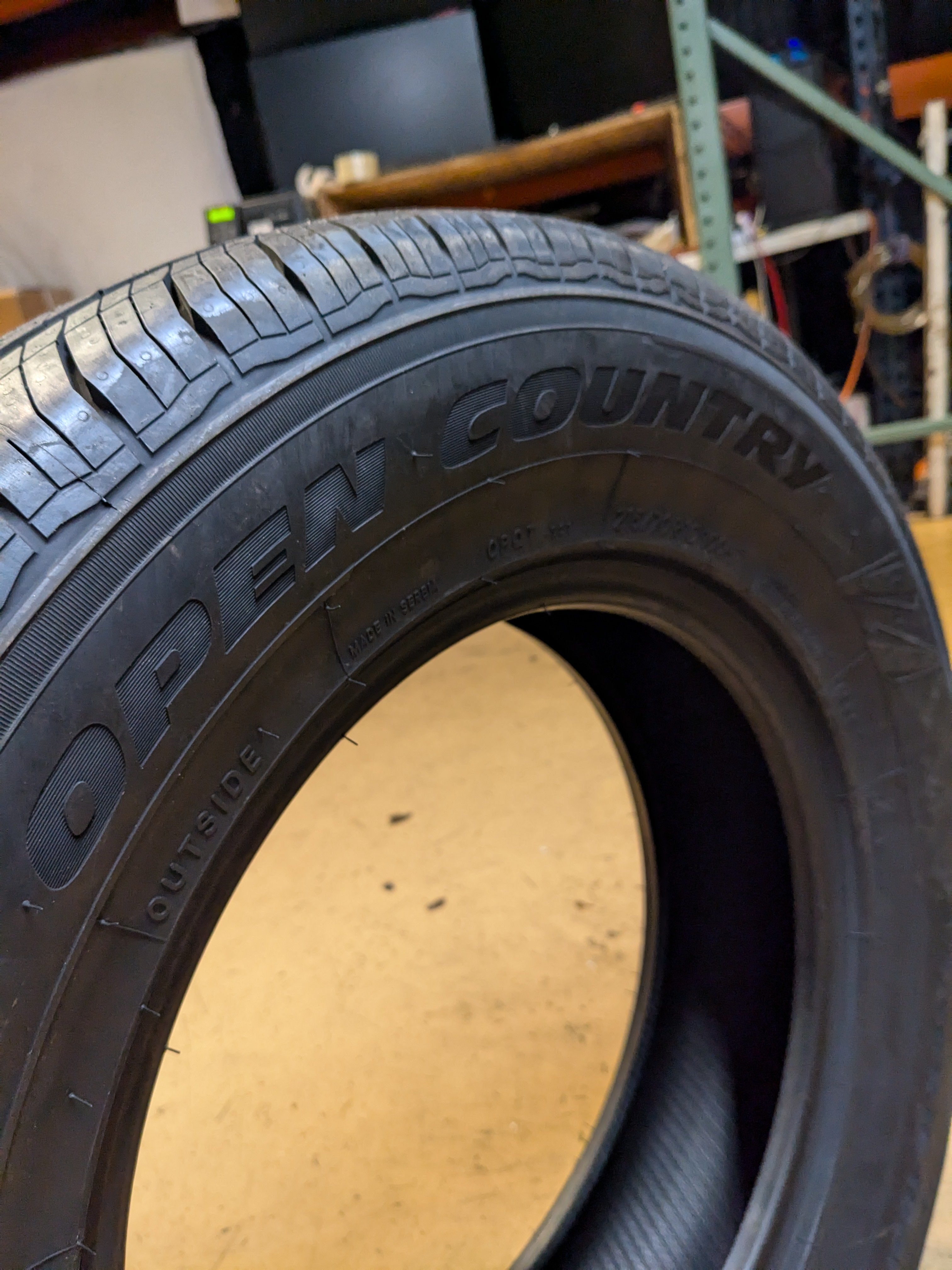 TOYO OPEN COUNTRY Q/T BSW P 215 70 16 100H ALL SEASON TIRE 318050
