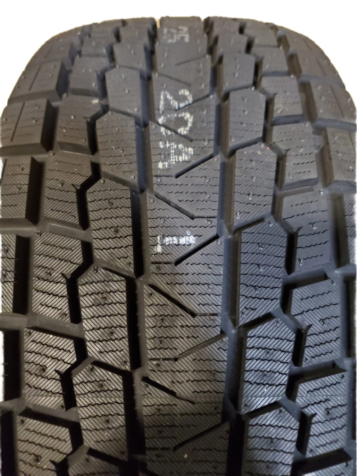 YOKOHAMA ICE GUARD STUDLESS IG53 BSW P 225 55 17 97H WINTER TIRE 110115339