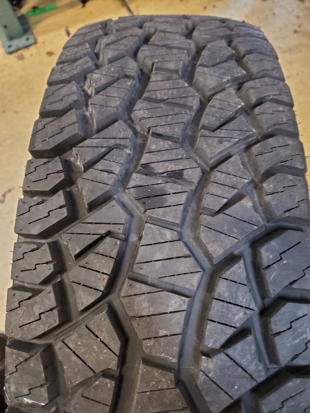 PATHFINDER ALL TERRAIN BSW LT 265 70 17 121/118S 10PLY TIRE 2020522