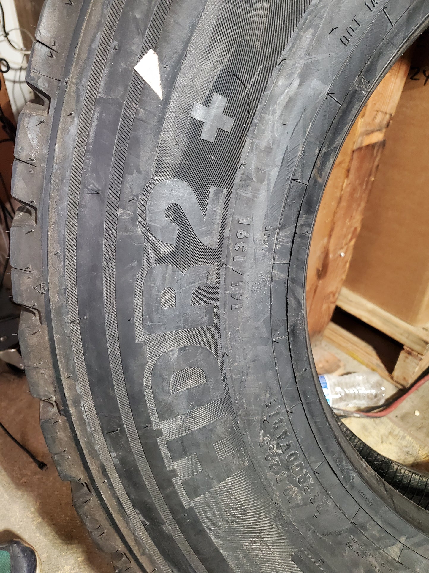RETREAD HDR2+ BSW LT 10 22.5 141/139L 14PLY DRIVE TIRE 05224330000