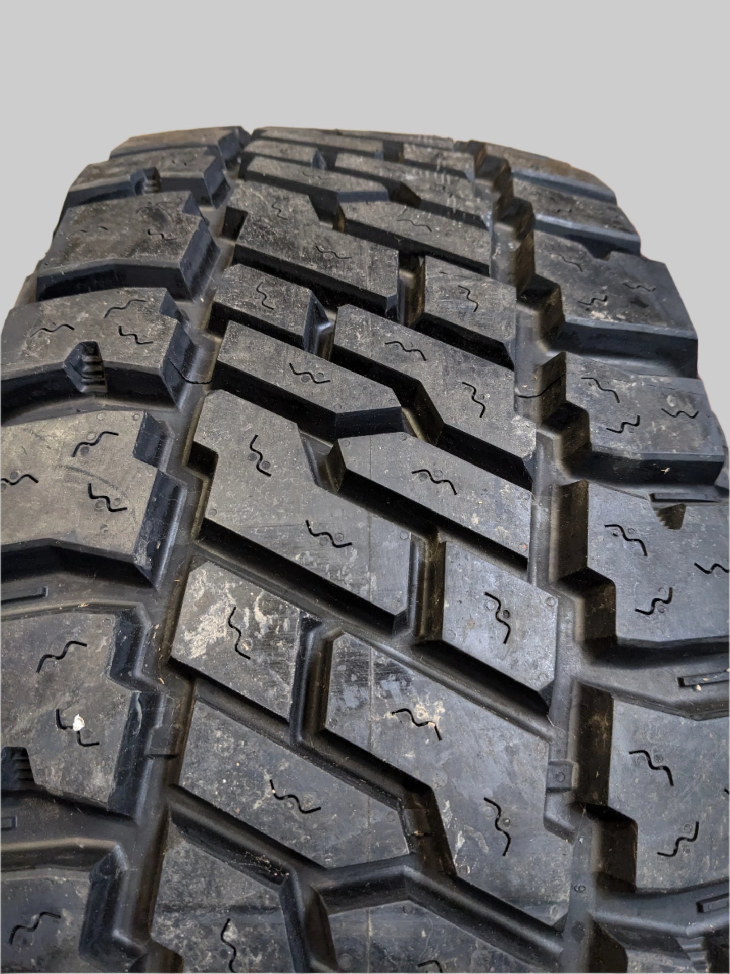 MICKEY THOMPSON BAJA LEGEND EXP RWL LT 305 70 18 126/123Q LRE 10PLY ALL TERRAIN TIRE 331083003