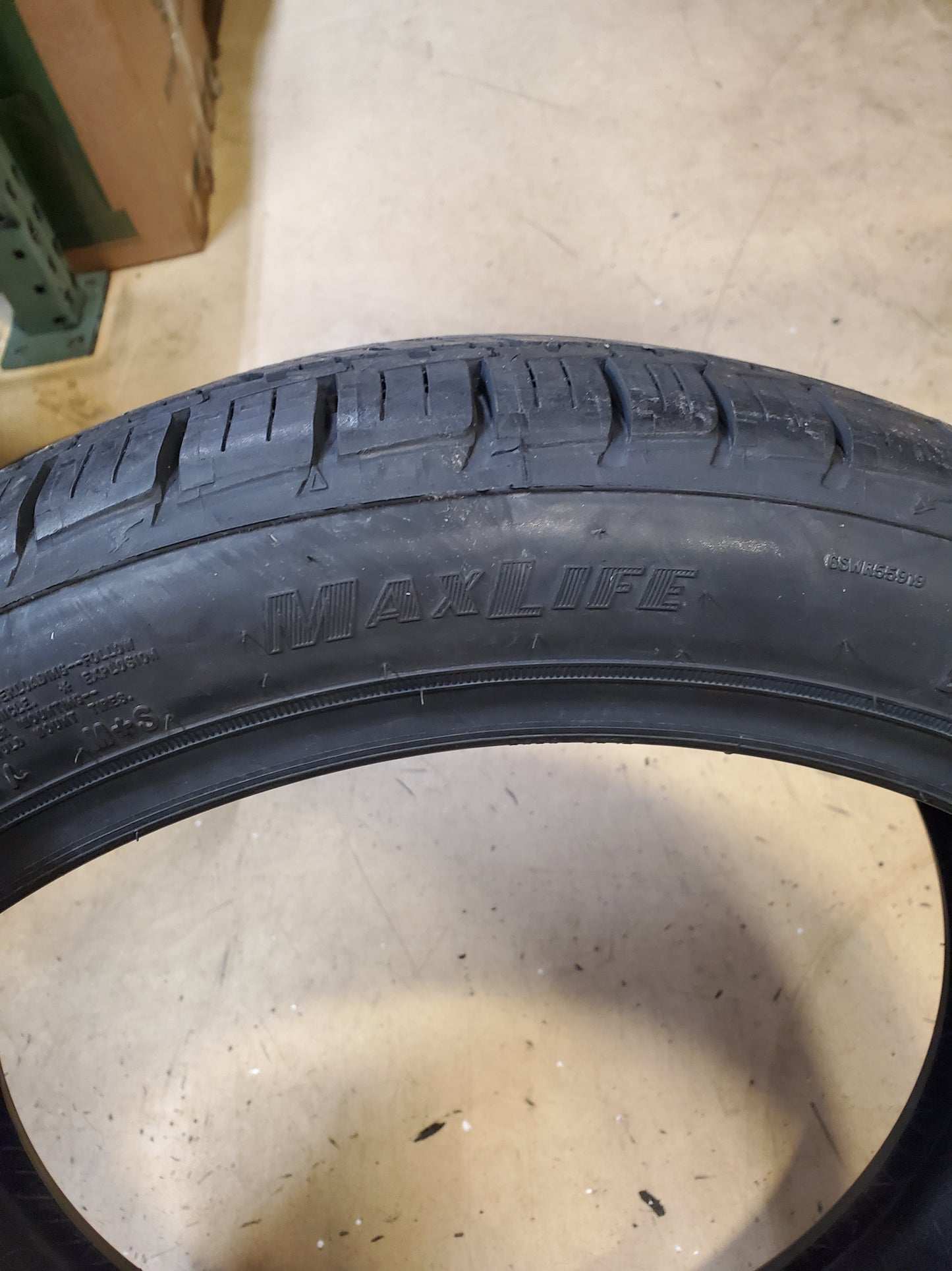 GOODYEAR ASSURANCE MAXLIFE BSW P 235 40 19 96V XL ALL SEASON TIRE 110918545