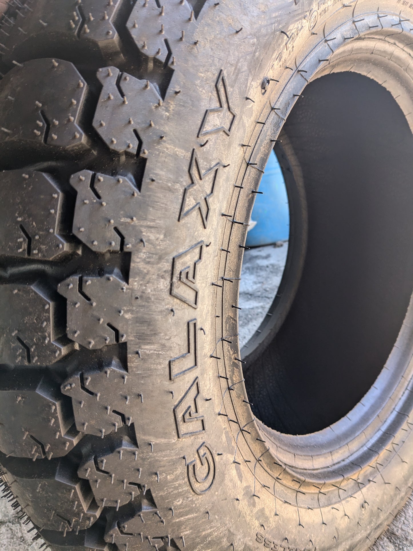 GALAXY MIGHTY MOW R-3 BSW  12 16.5 12PLY LAWN TIRE 135266