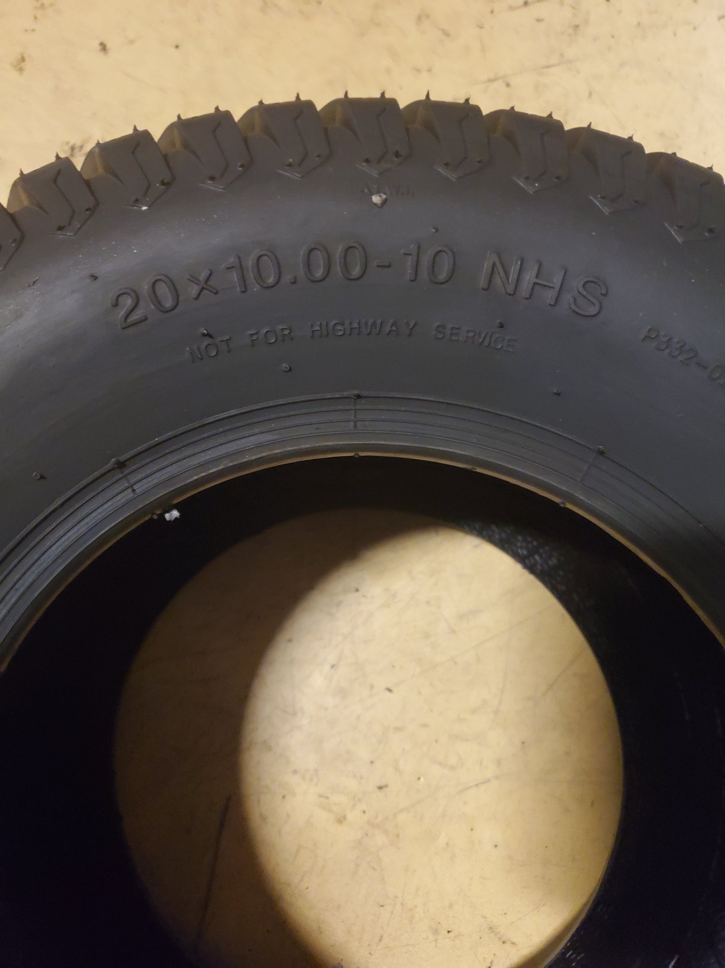 HI-RUN SU05 BSW 20 10 10 2PLY LAWN TIRE WD1092