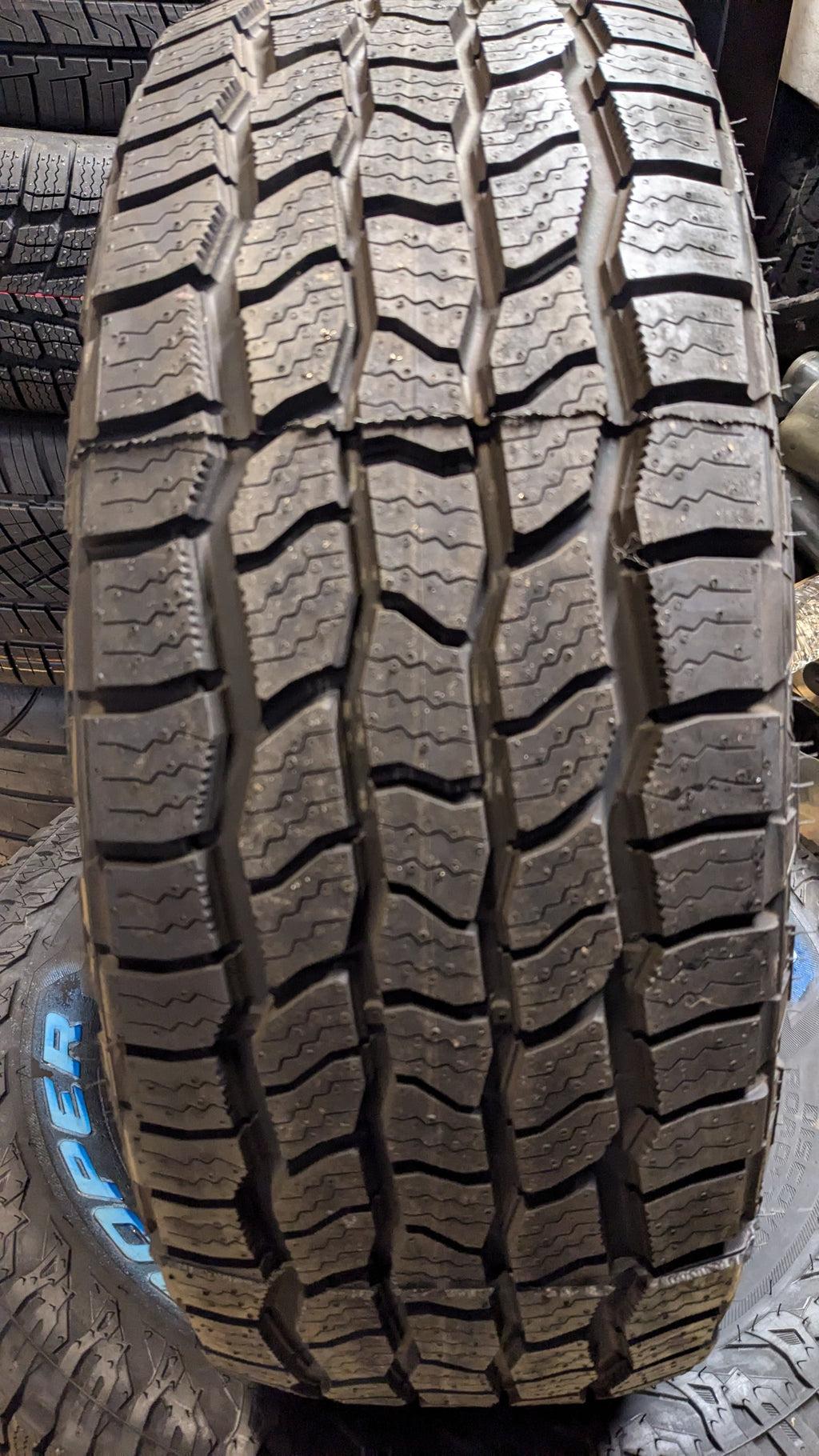 COOPER DISCOVERER AT3 45 OWL P 255 65 17 110T ALL TERRAIN TIRE 171023010