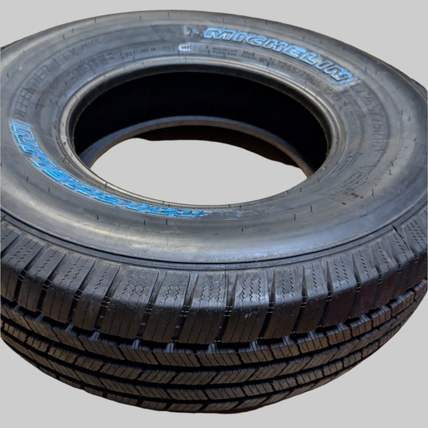 MICHELIN DEFENDER LTX M/S RWL LT 265 75 16 123/120R LRE 10PLY ALL SEASON TIRE 56522