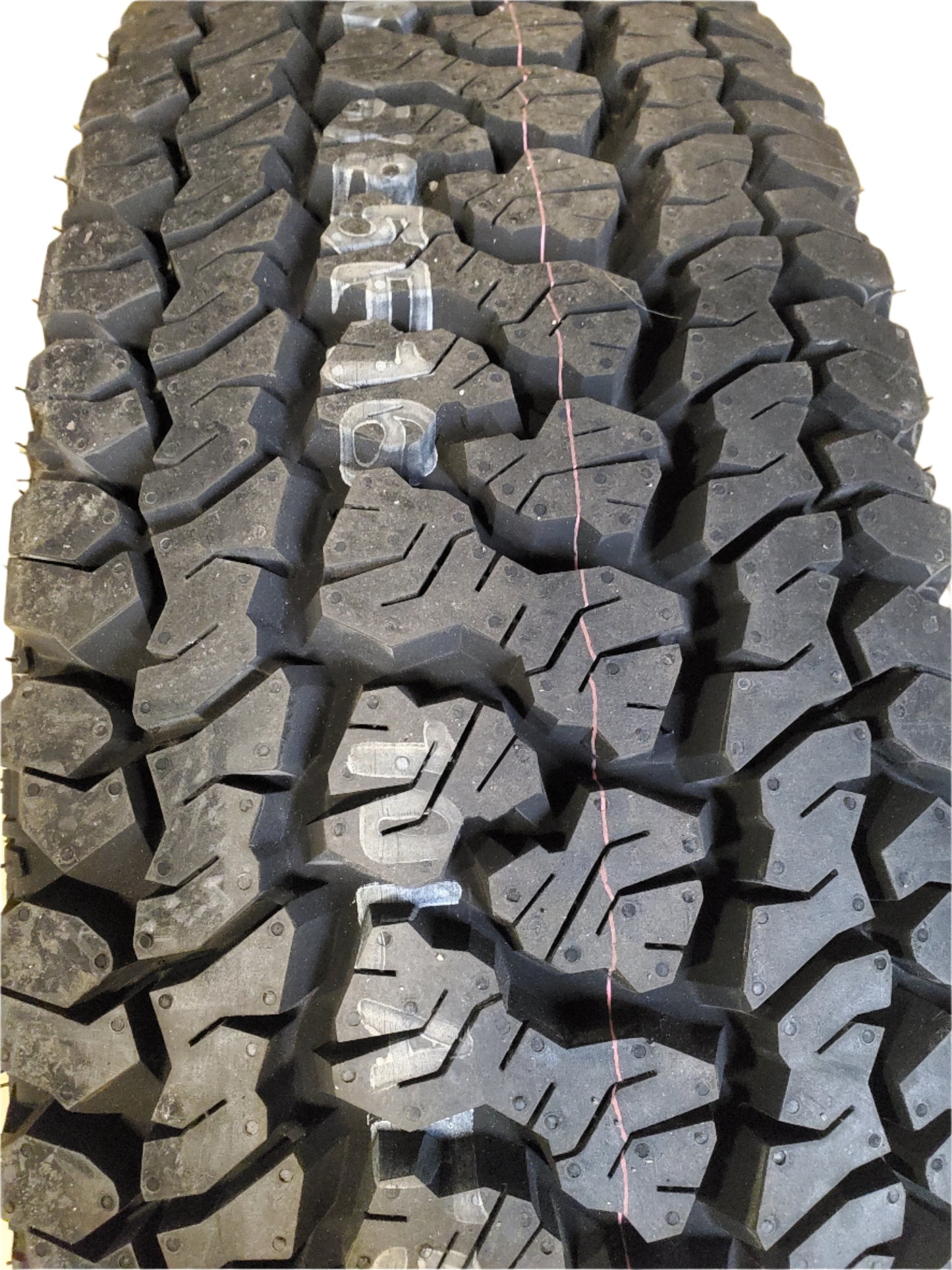 4 KUMHO ROAD VENTURE AT51 BSW LT 235 85 16 120/126R 10PLY ALL TERRAIN TIRE 2177643