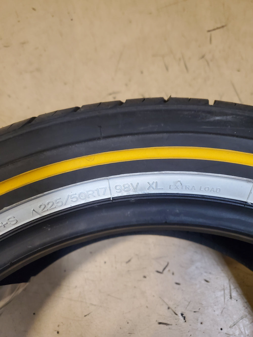 2 VOGUE CUSTOM BUILT RADIAL GW P 225 50 17 98V XL TIRE 03206621