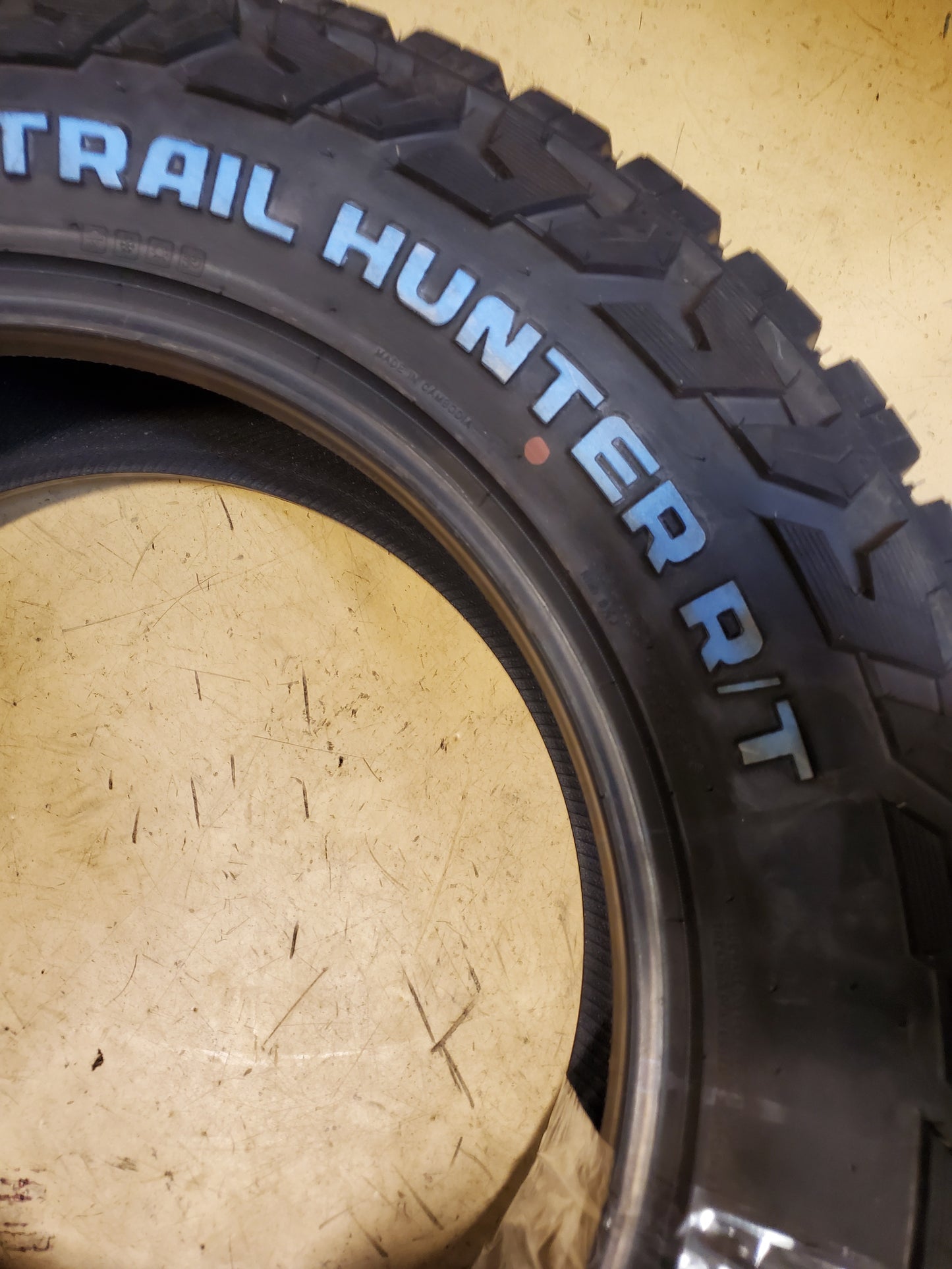VENOM POWER TRAIL HUNTER R/T LT 285 60 20 125/122R 10PLY RUGGED TIRE CVPTHRT07R