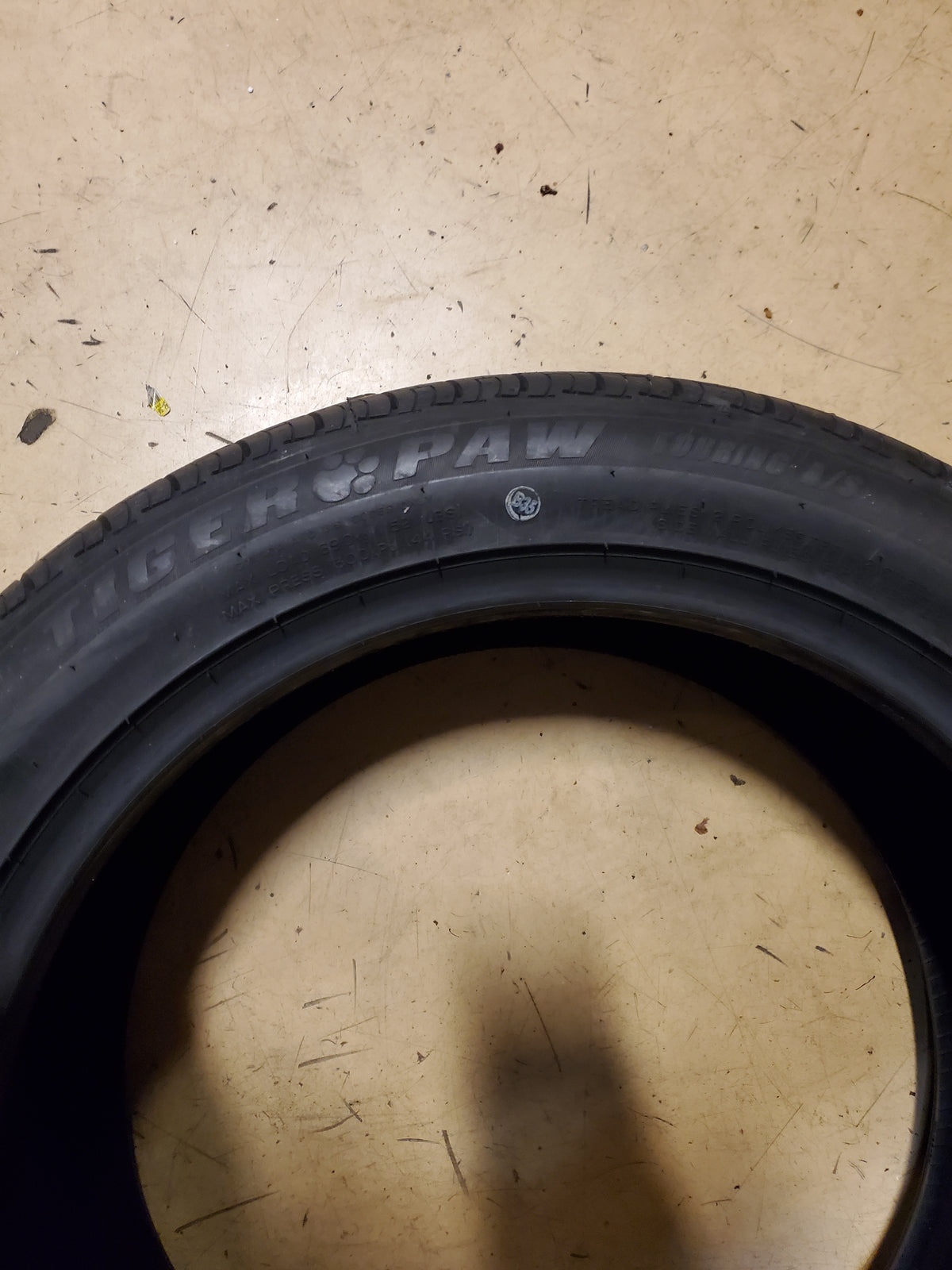 UNIROYAL TIGER PAW TOURING A/S BSW P 225 50 18 95H ALL SEASON TIRE 97913