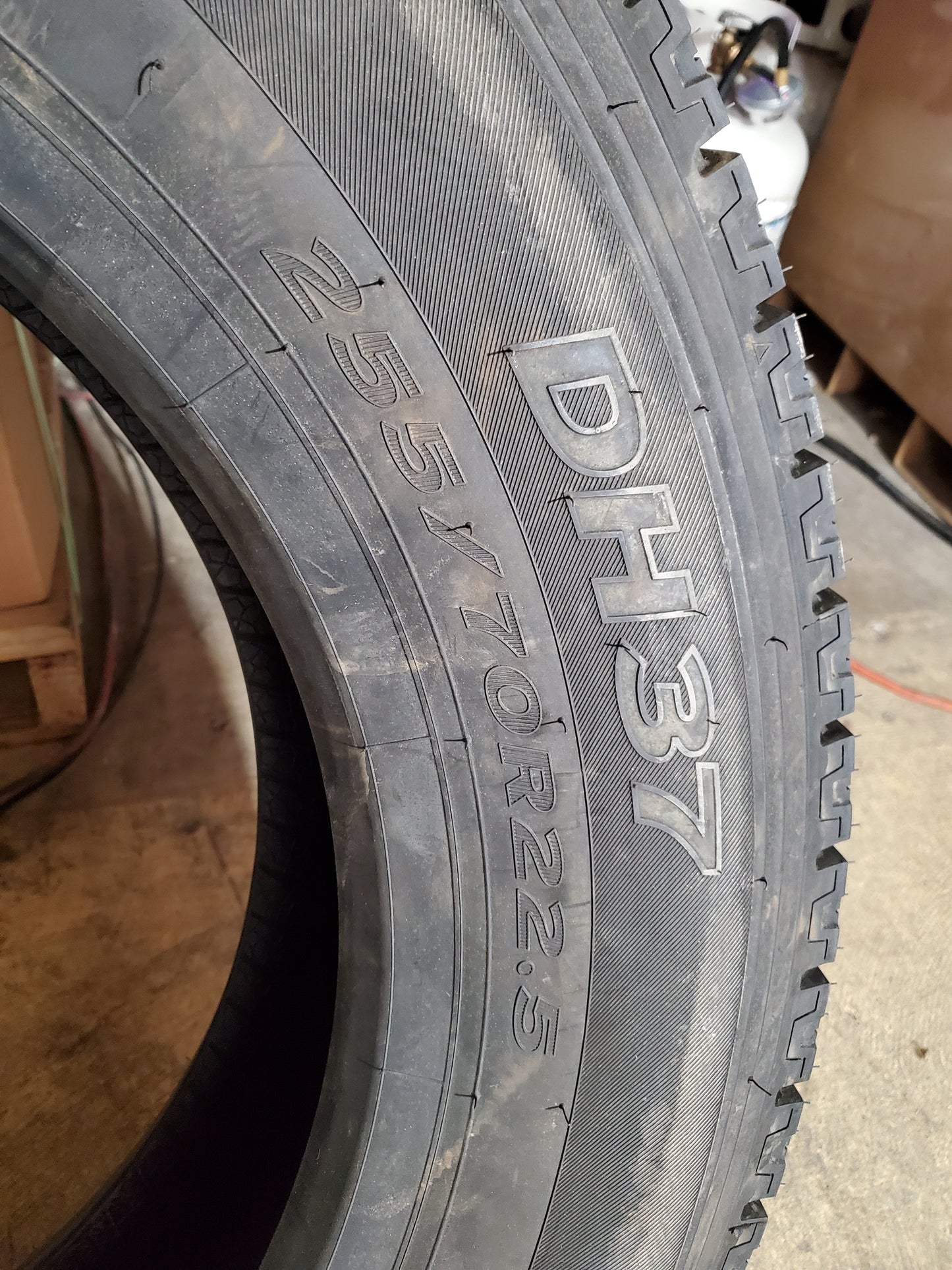 HANKOOK DH37 BSW LT 255 70 22.5 139/136L 16PLY COMMERCIAL TIRE 3003184