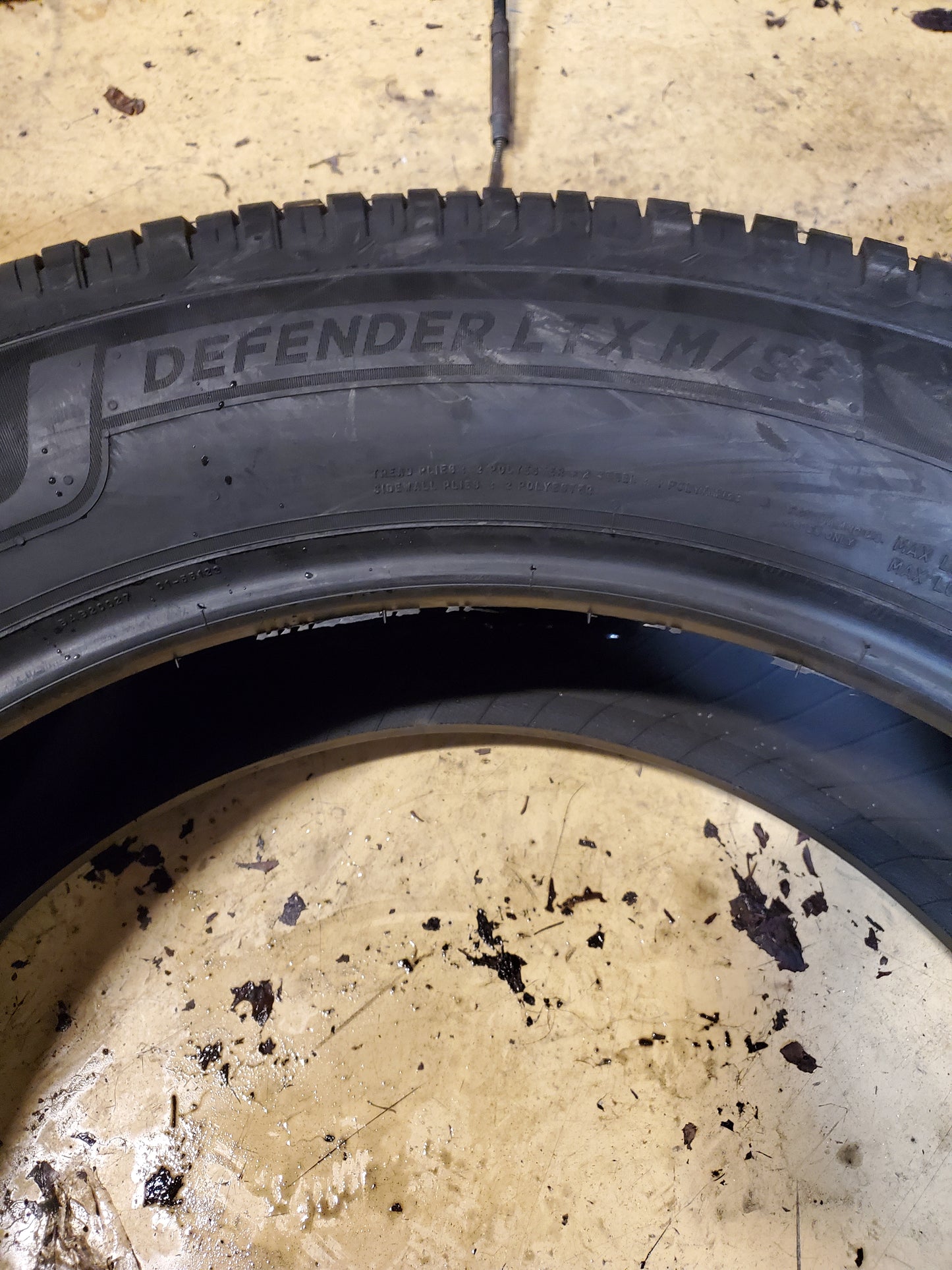 MICHELIN DEFENDER LTX M/S2 BSW LT 275 60 22 125/122S 10PLY ALL SEASON TIRE 16553