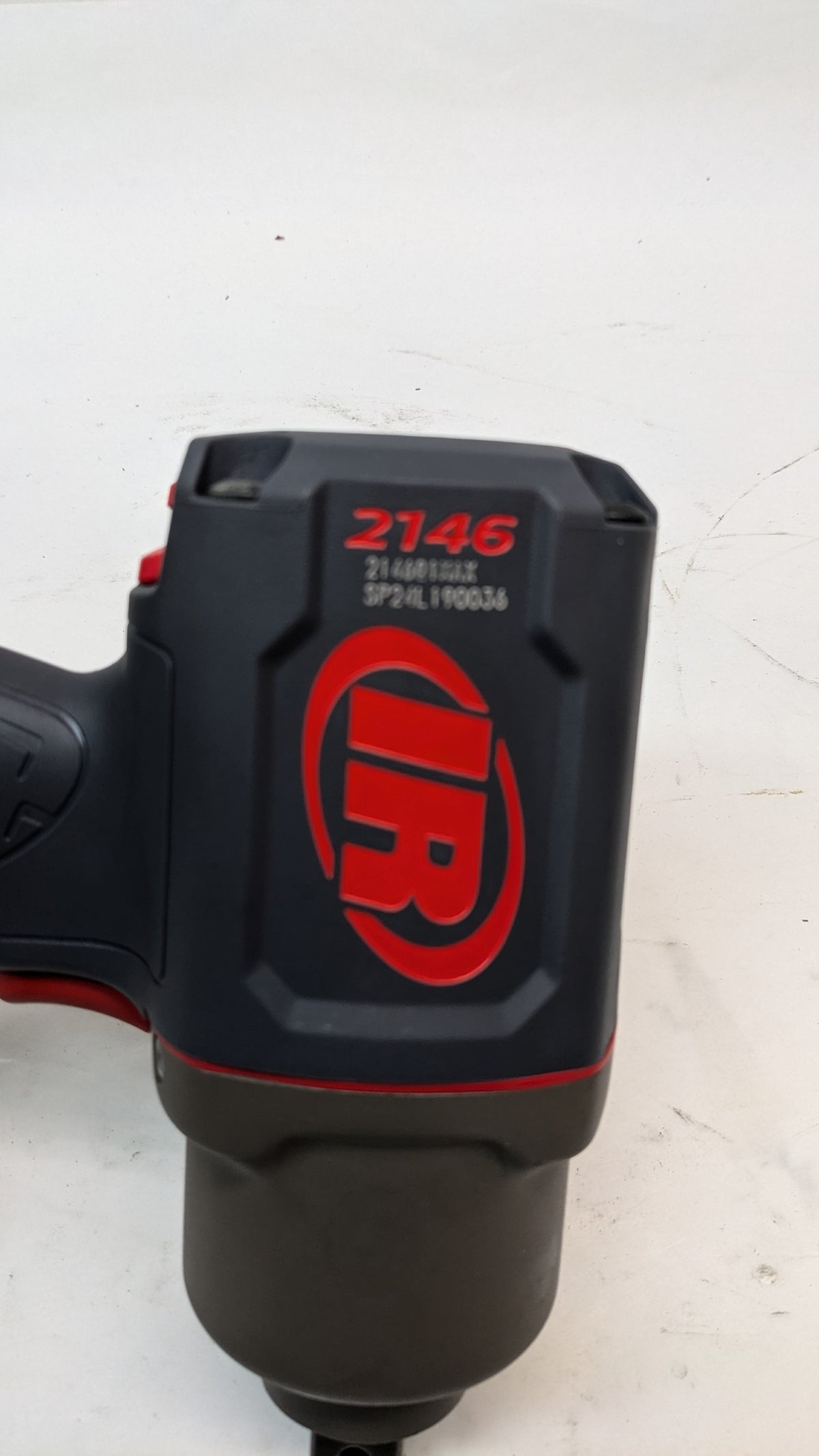 INGERSOLL RAND 3/4-INCH-DRIVE AIR IMPACT WRENCH WITH QUIET PISTOL-GRIP DESIGN 2146Q1MAX