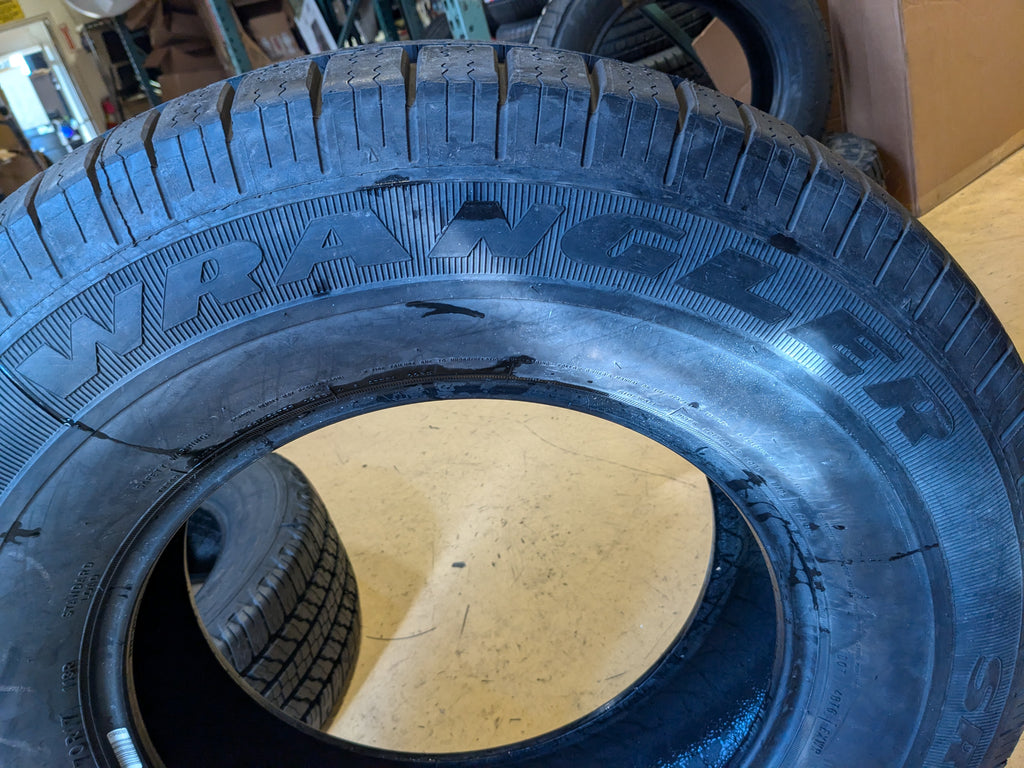 NOS GOODYEAR WRANGLER SR-A BSW P 265 70 17 113R ALL SEASON TIRE 183106436