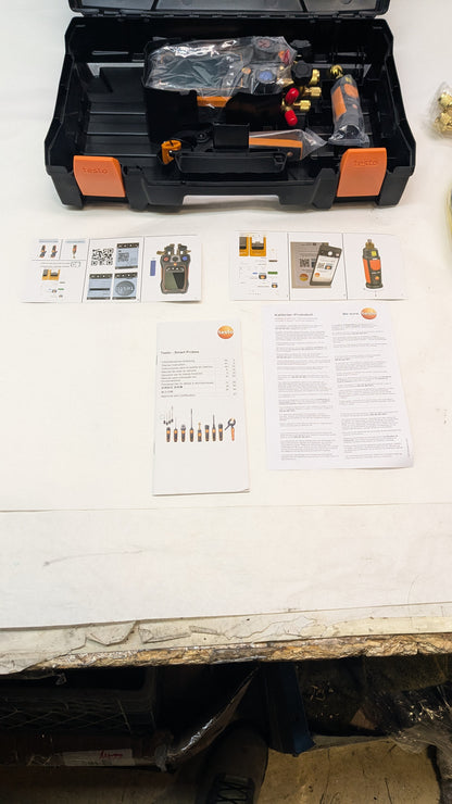 TESTO 557S AC MANIFOLD GAUGE SET – AC RECHARGE KIT WITH 2X TESTO 115I PIPE CLAMP THERMOMETER, 1X TESTO 552I MICRON GAUGE, AND 4X HOSES