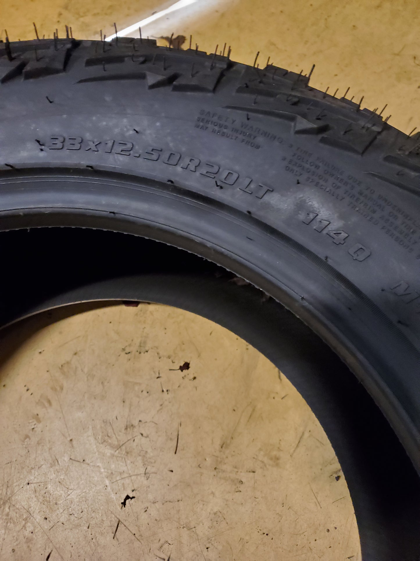 KANATI MUD HOG M/T BSW LT 33 12.5 20 114Q 10PLY MUD TIRE L2033125E252