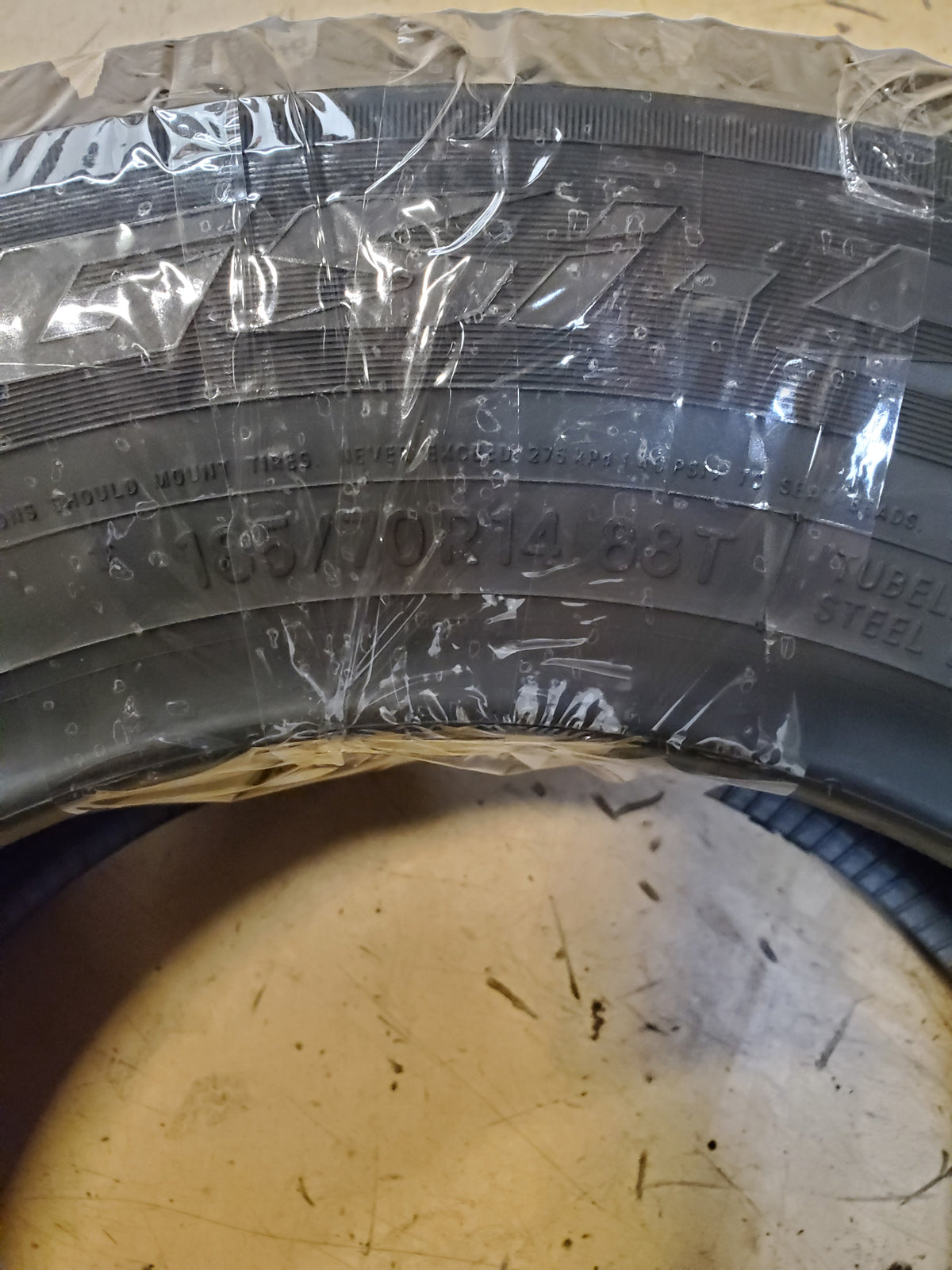 NOS TOYO OBSERVE GSI-5 BSW P 185 70 14 88T WINTER TIRE 130240