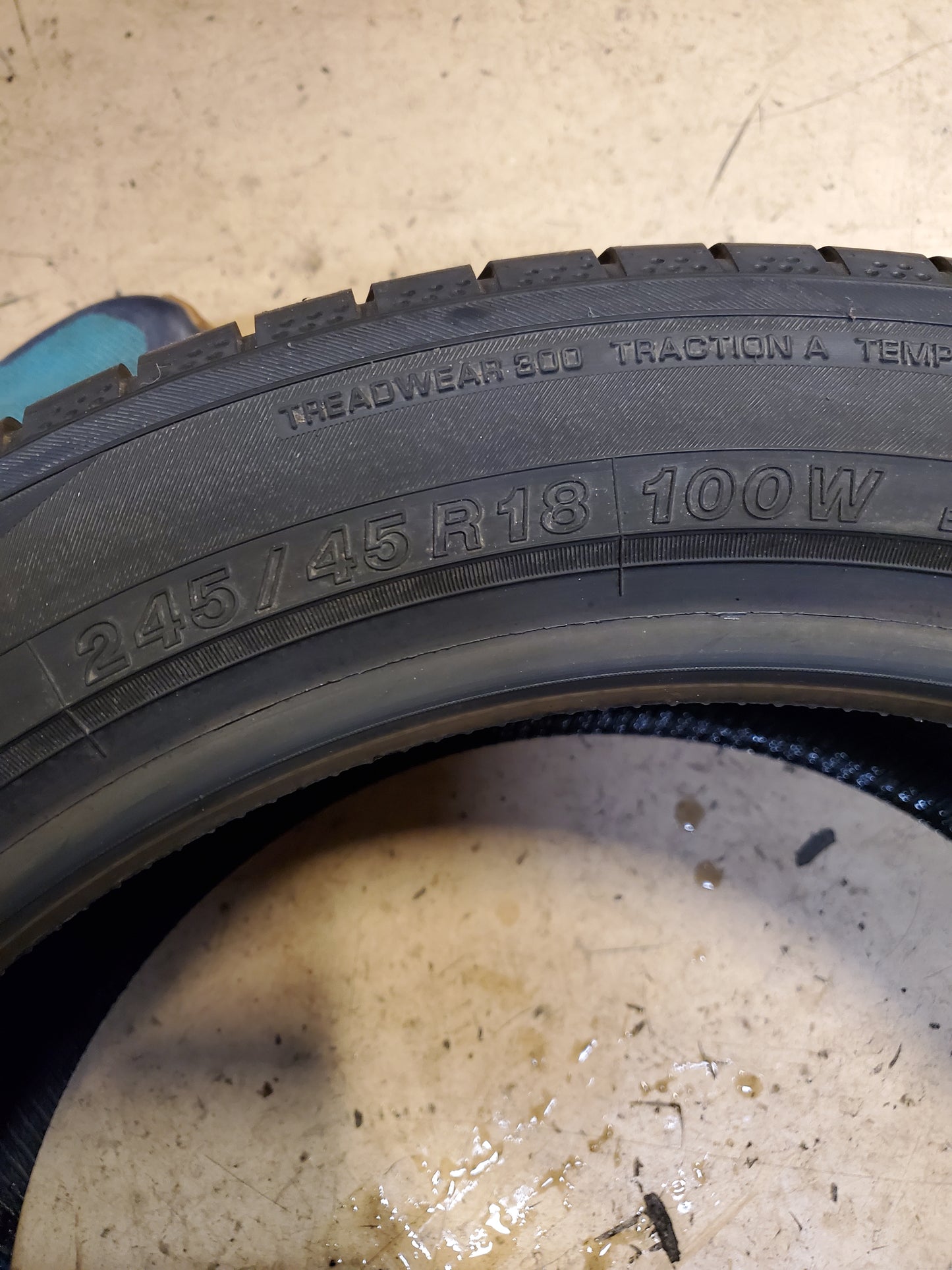 USED 9.5/32” YOKOHAMA BLUEARTH GT AE51 BSW P 245 45 18 100W XL TIRE R4576