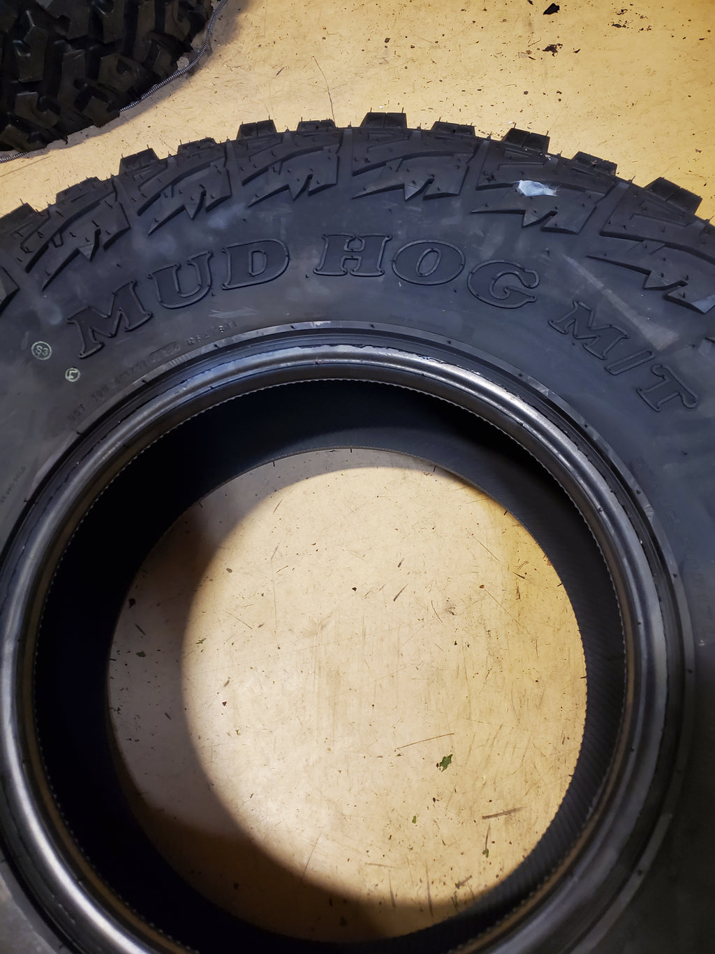 KANATI MUD HOG M/T BSW LT 37 12.5 17 116Q 6PLY MUD TIRE L1737125C252