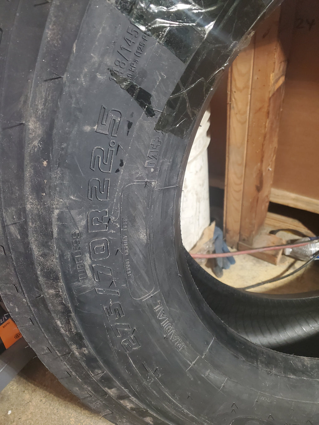 KUMHO KRS03 BSW LT 275 70 22.5 148/145M 16PLY STEER TIRE 1646013