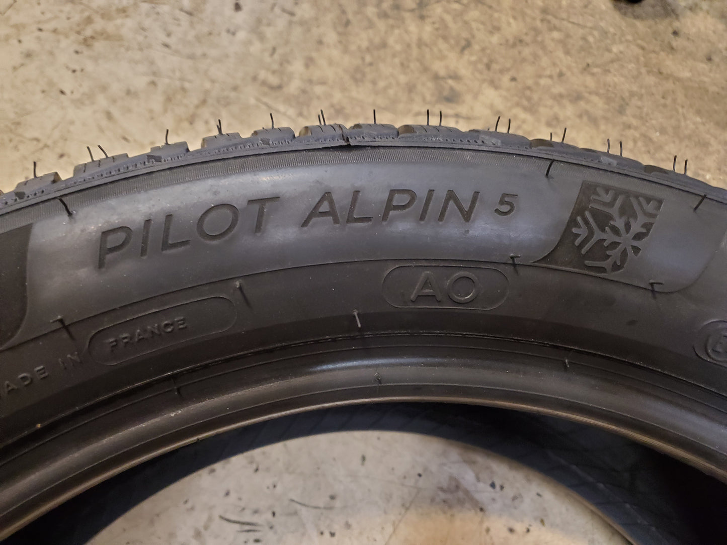MICHELIN PILOT ALPIN 5 BSW P 235 50 19 103H XL WINTER TIRE 23983