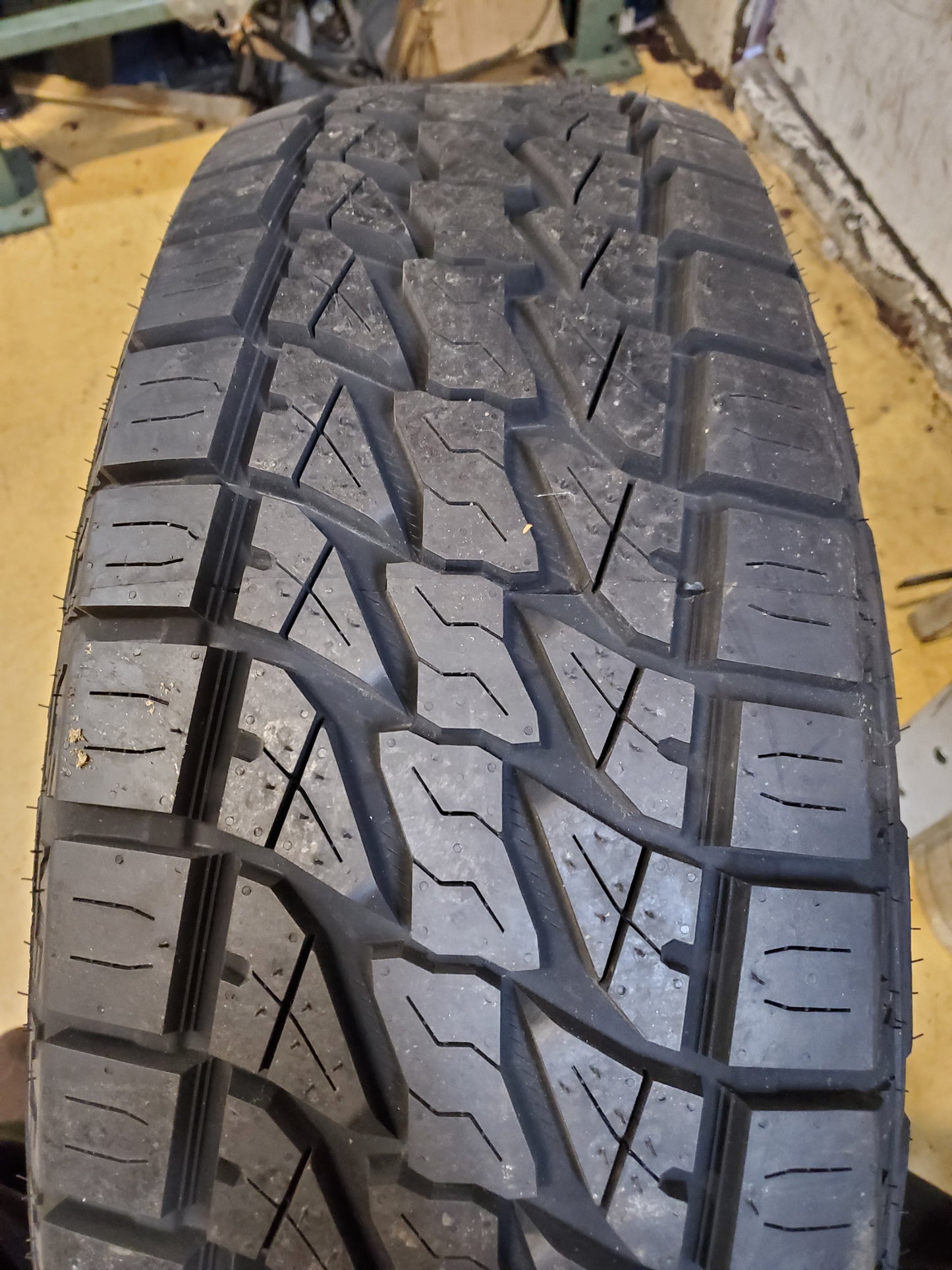 LEAO LION SPORT A/T BSW LT 285 65 20 127/124S 10PLY ALL TERRAIN TIRE 221012791