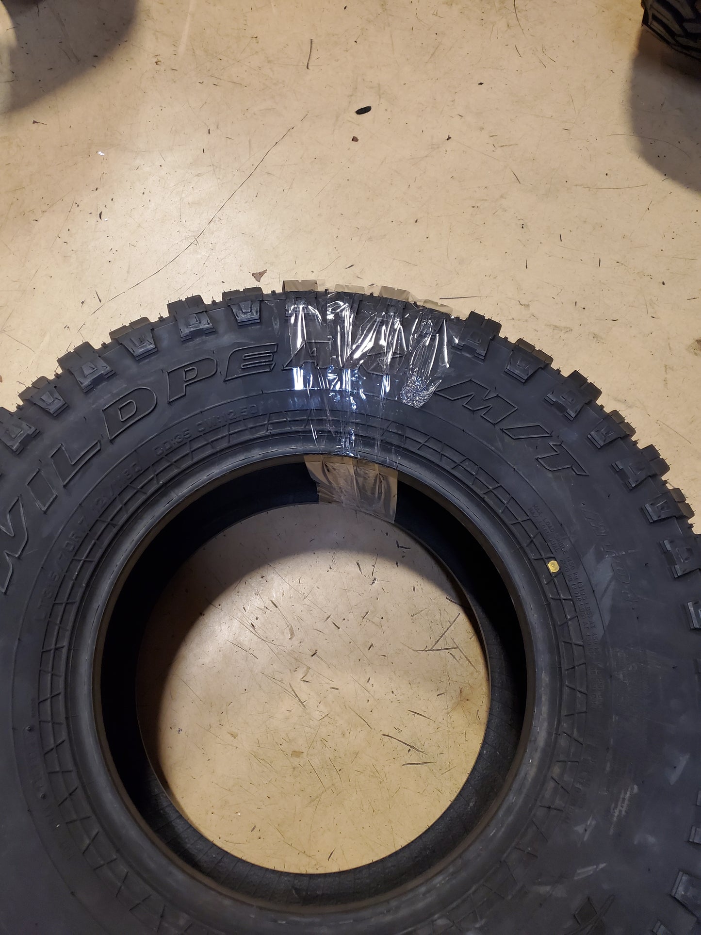 NOS FALKEN WILDPEAK MT01 BSW LT 315 70 17 121/118Q 10PLY MUD TERRAIN TIRE 28516932
