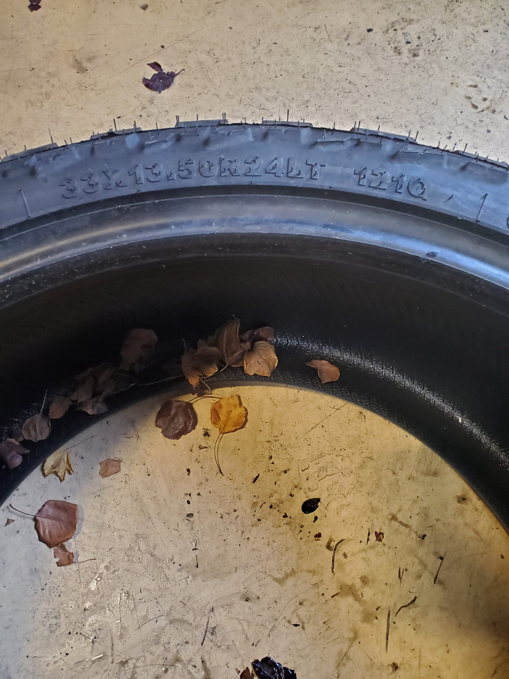 AMP TERRAIN ATTACK M/T A LT 33 13.5 24 121Q 12PLY MUD TIRE 33135024AMPCM2F
