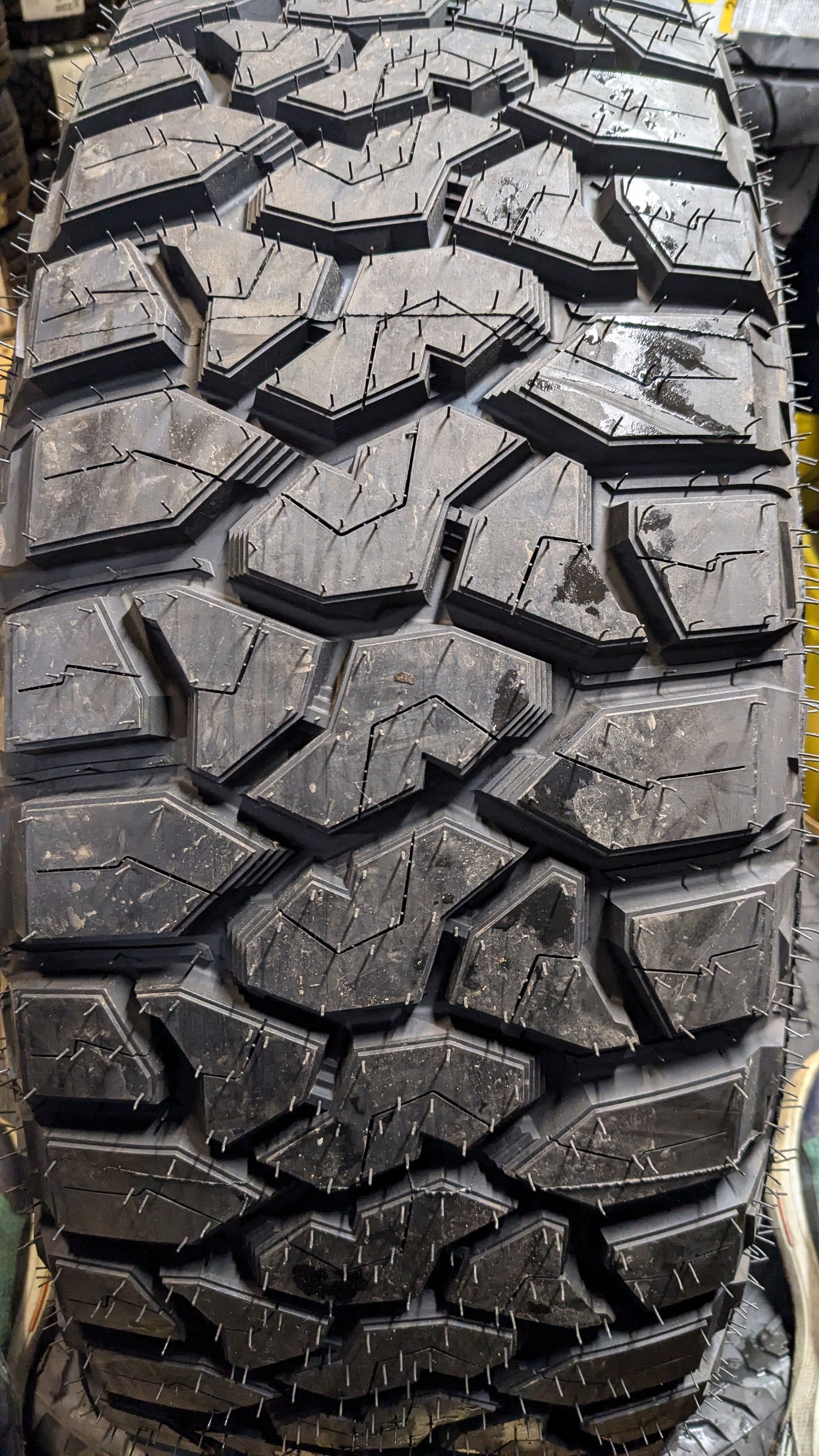 2 AMERICAN ROADSTAR R/T RRL LT 285 70 17 126/123Q 10PLY ALL TERRAIN TIRE ARSRT11