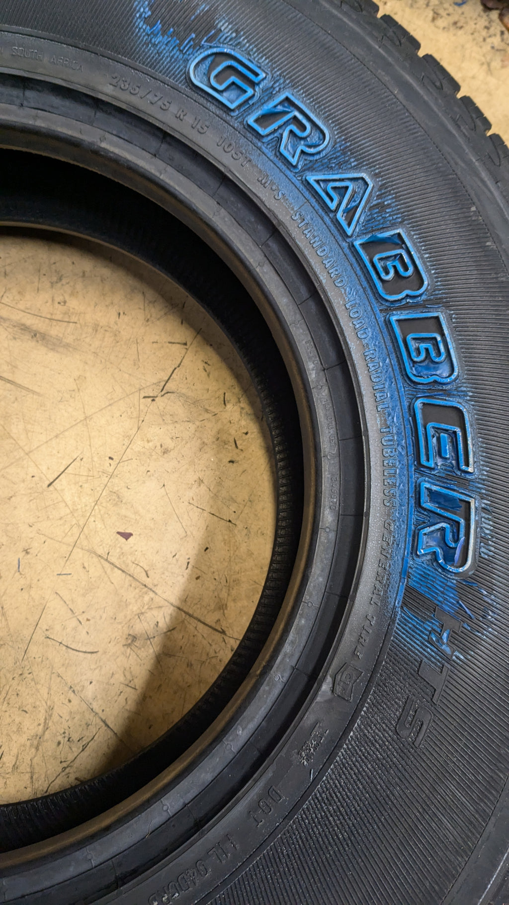 GENERAL GRABBER HTS OWL P 235 75 15 105T ALL SEASON TIRE 04503120000