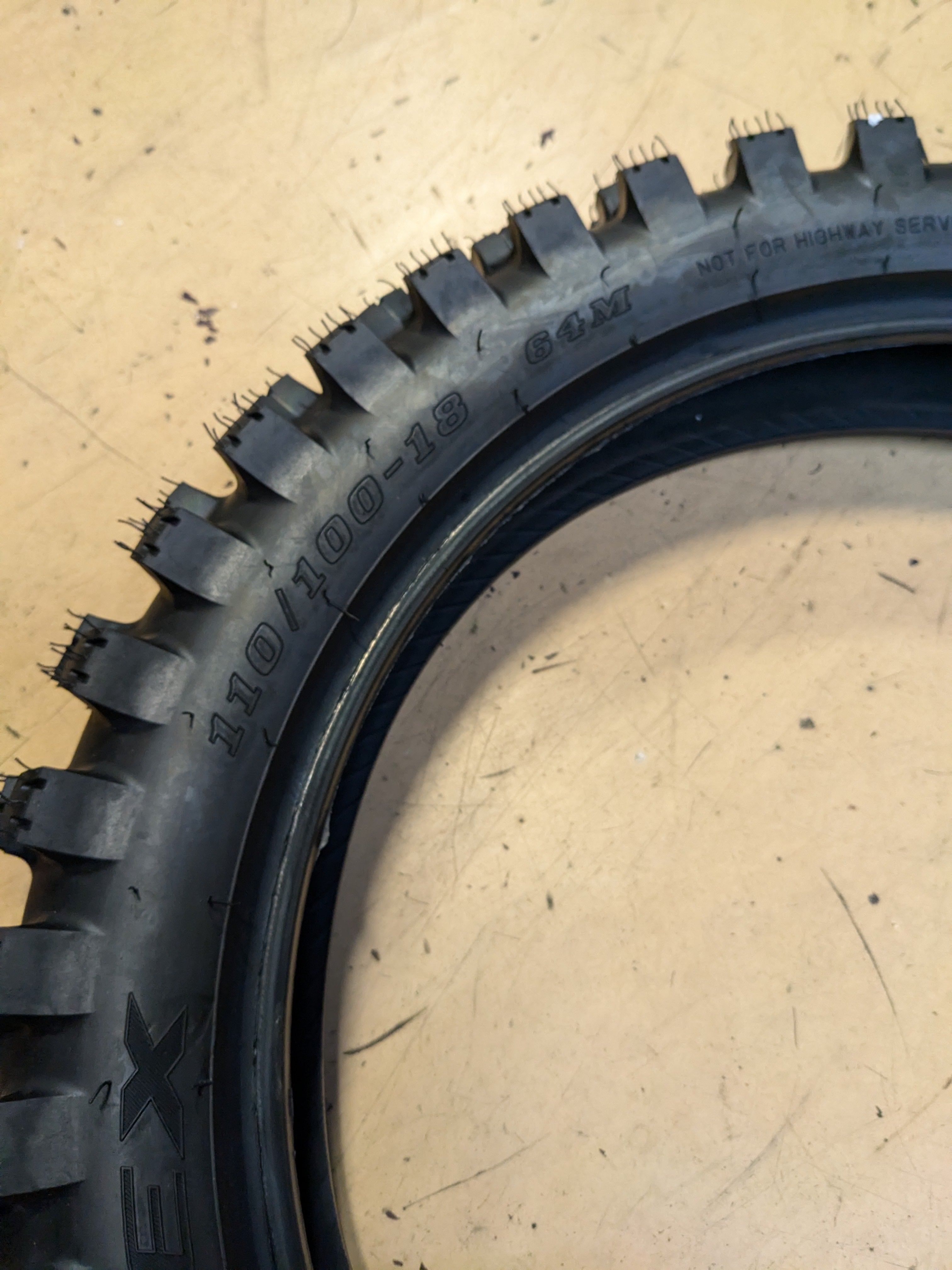 DUNLOP GEOMAX AT81 EX SOFT COMPOUND 110 100 18 64M REAR MOTORCYCLE TIRE 45229521