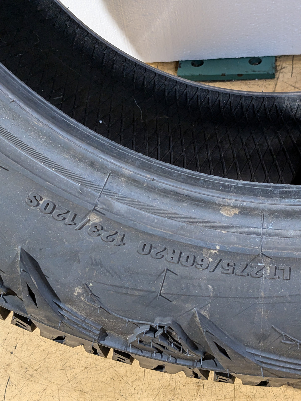 RADAR RENEGADE A/T PRO BSW LT 275 60 20 123/120S LRE 10 PLY TIRE RACSTH0014