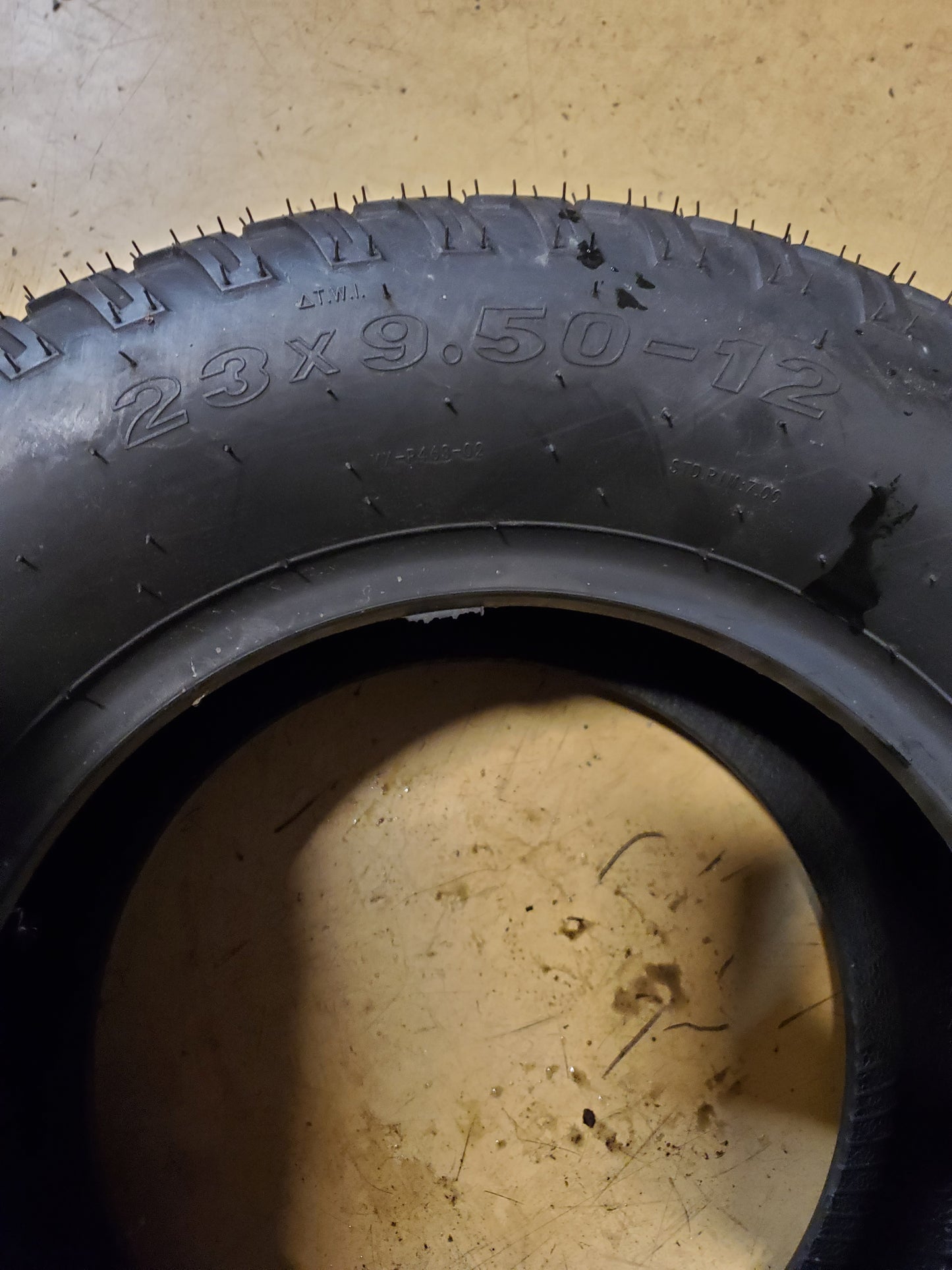 MAXAUTO 92A3 BSW P463 23 9.5 12 4PLY LAWN TIRE 0795131025