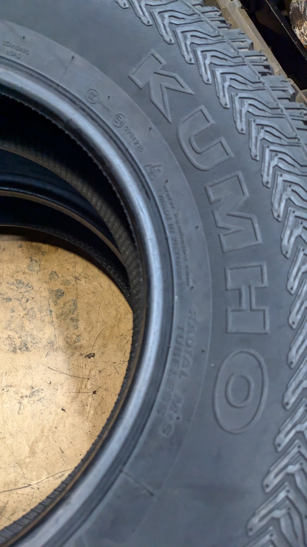 KUMHO ROADVENTURE AT51 BSW P 245 75 16 109T ALL TERRAIN TIRE 2177683