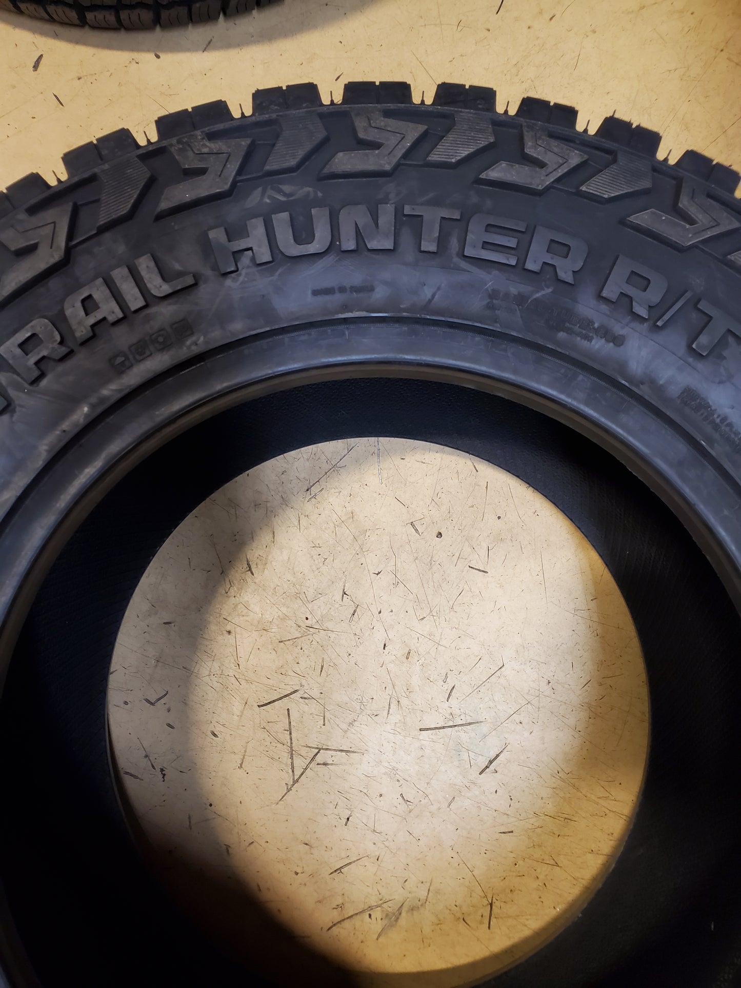 VENOM POWER TRAIL HUNTER R/T BSW LT 33 12.50 18 118Q 10PLY TIRE SVPTHRT03
