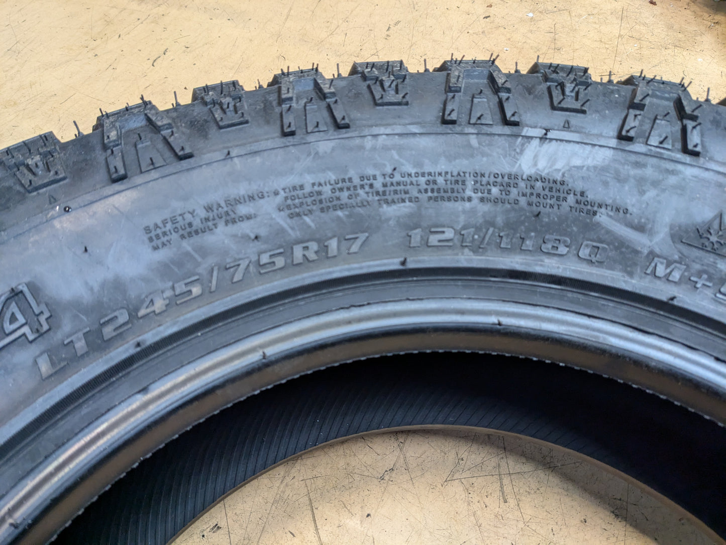 KANATI TRAIL HOG A/T-4 BSW LT 245 75 17 121/118Q E ALL TERRAIN TIRE LTH1724575E