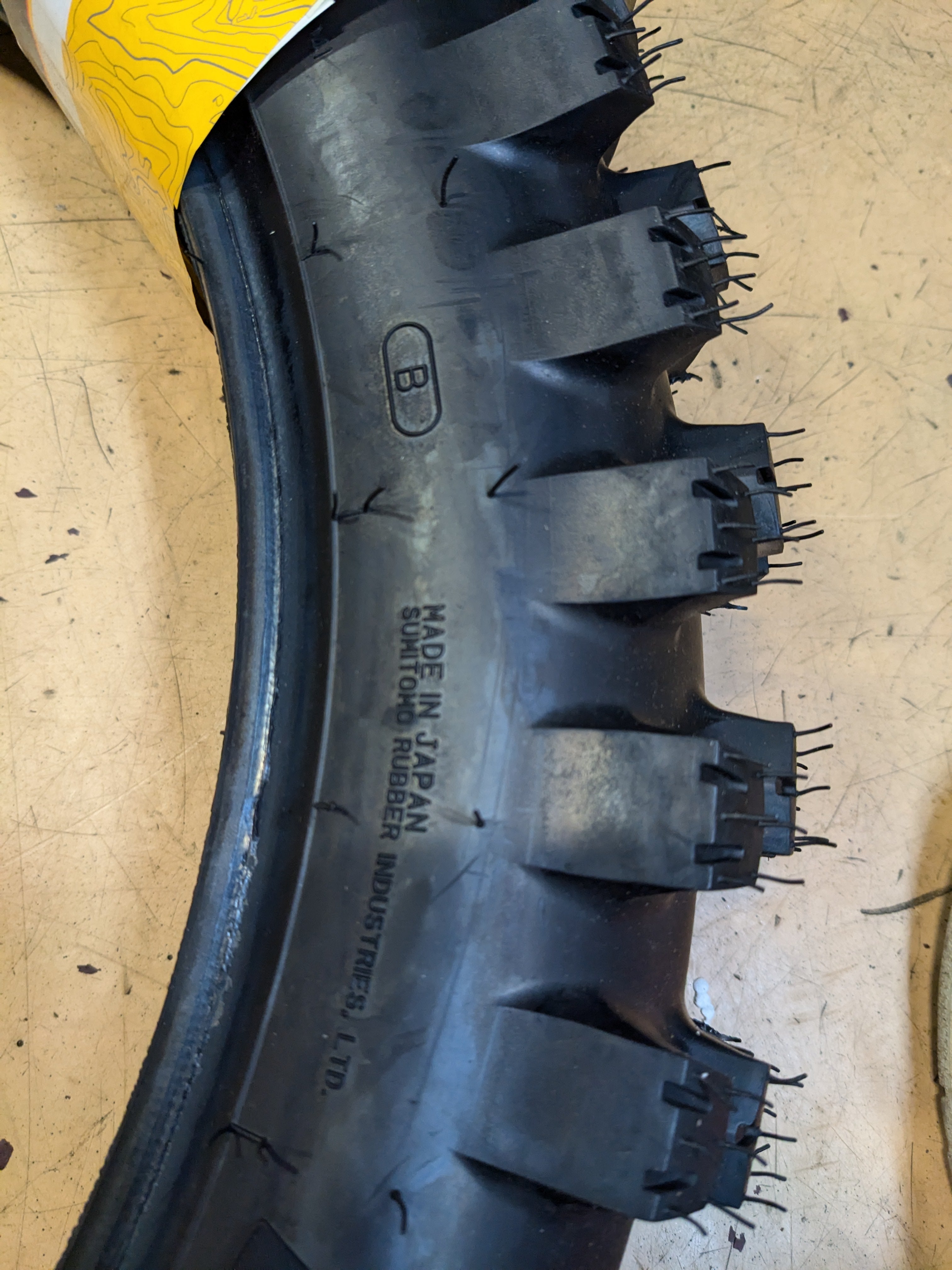 DUNLOP GEOMAX AT81 EX SOFT COMPOUND 110 100 18 64M REAR MOTORCYCLE TIRE 45229521