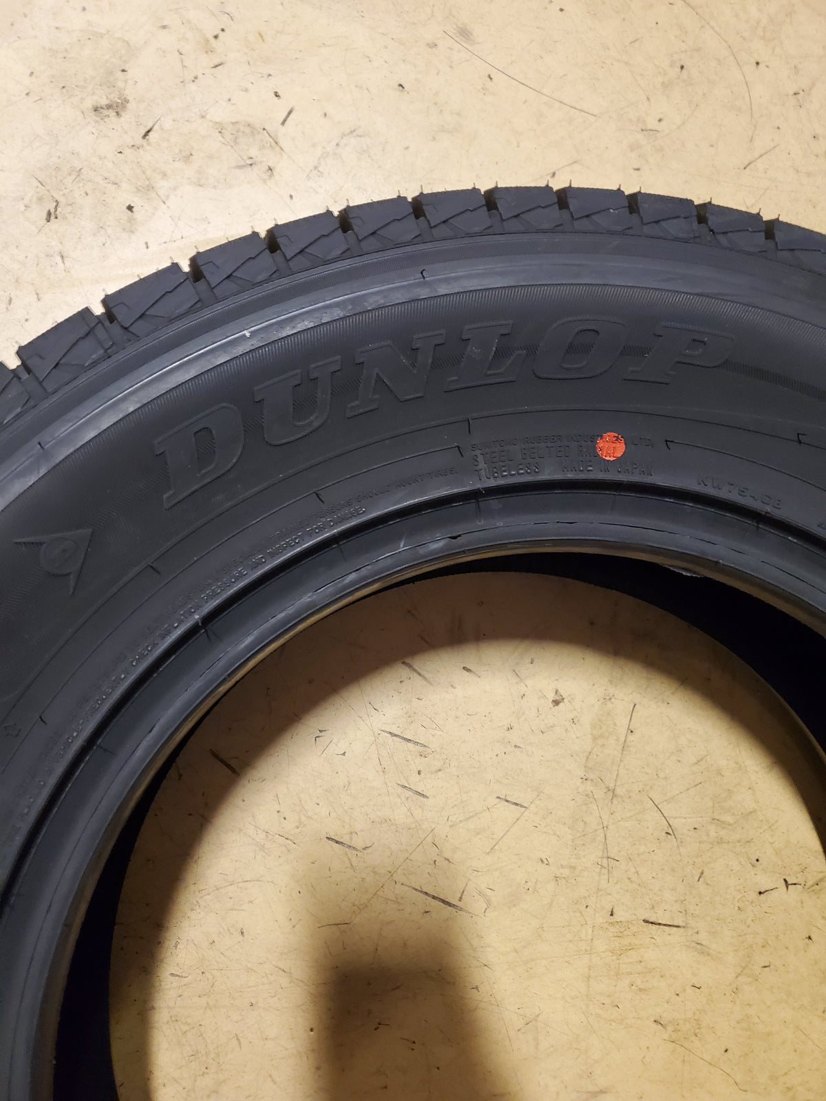DUNLOP WINTER MAXX SJ8 BSW P 215 70 16 100R WINTER TIRE 290124101