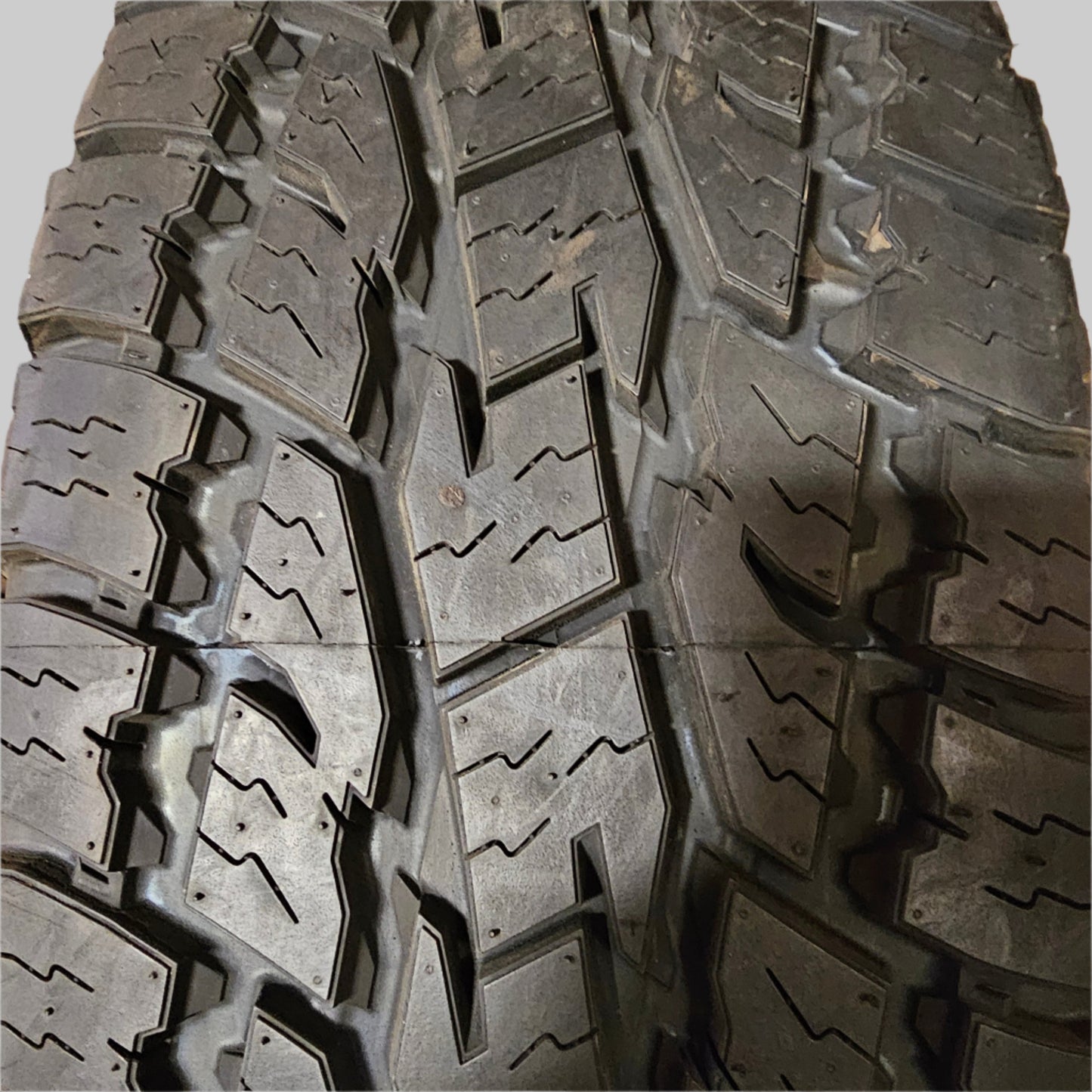 NOS TOYO OPEN COUNTRY A/T II BSW P 285 70 17 117T SL ALL TERRAIN TIRES 352150